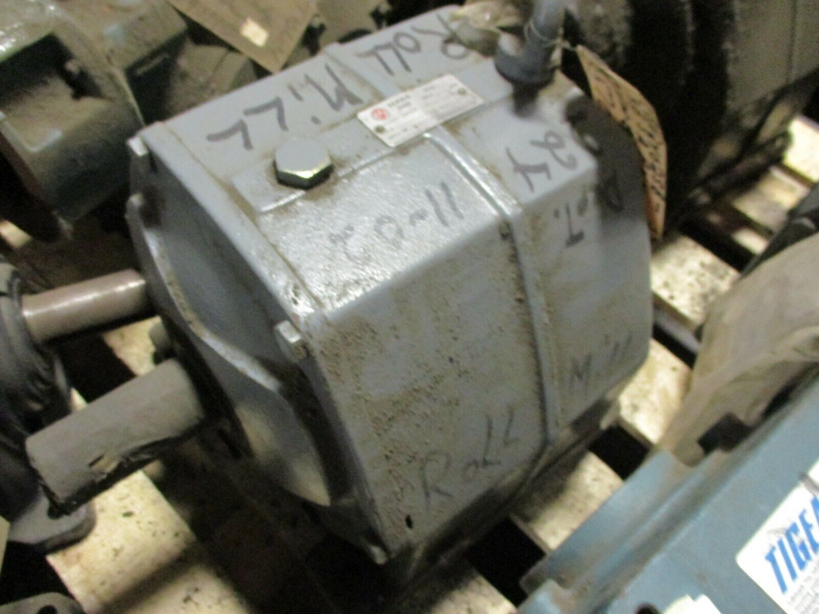 US Motors Series 2000 Reducer 2402SB37.1AR Ratio: 7.1:1 Used