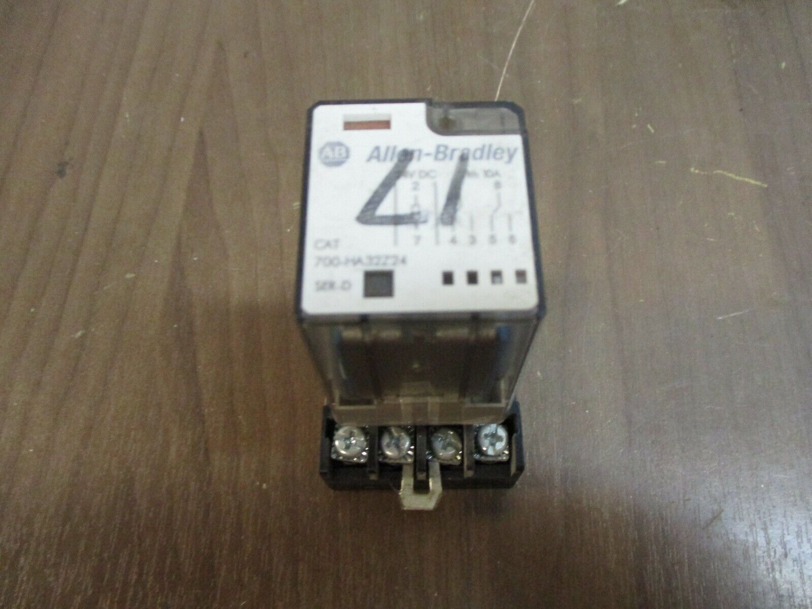 Allen-Bradley Relay 700-HA32Z24 Ser. D 24VDC w/ Base *Lot of 2* Used