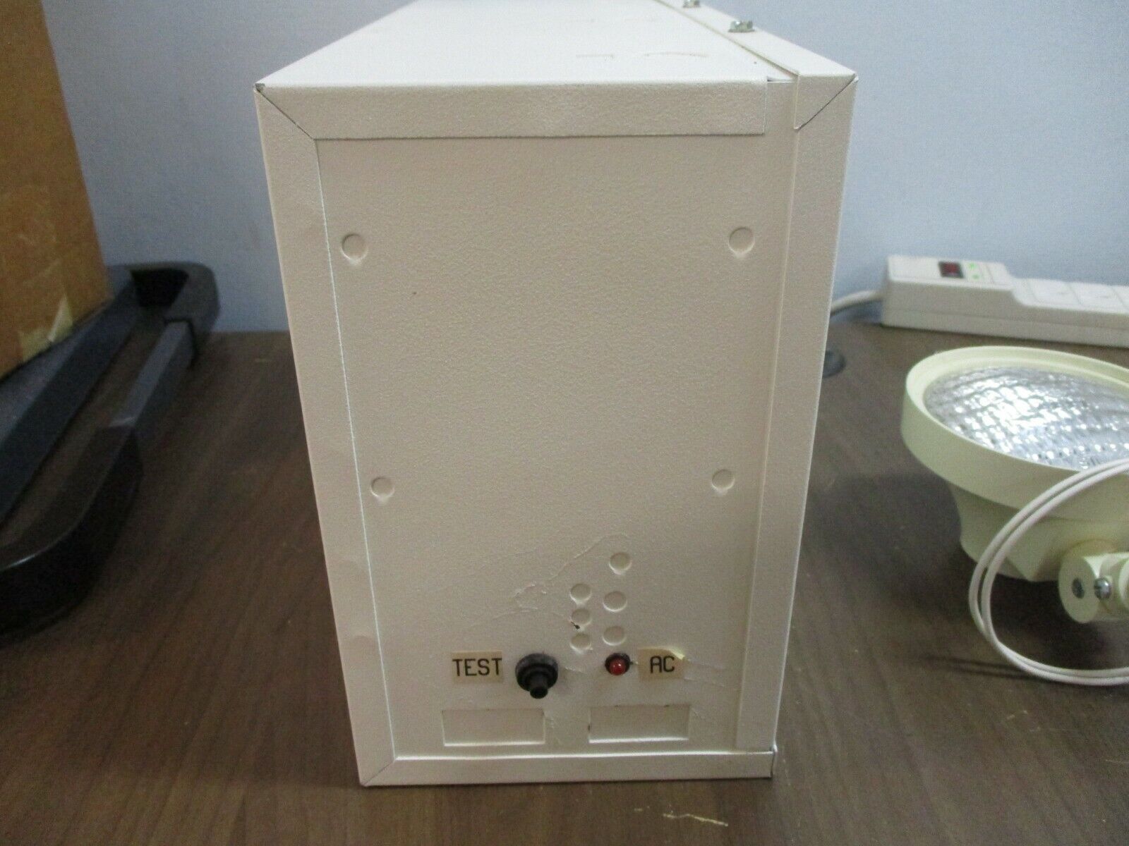 Holophane Emergency Light Unit C4CT100WWE2 100W 12V (2) White Lights New Surplus