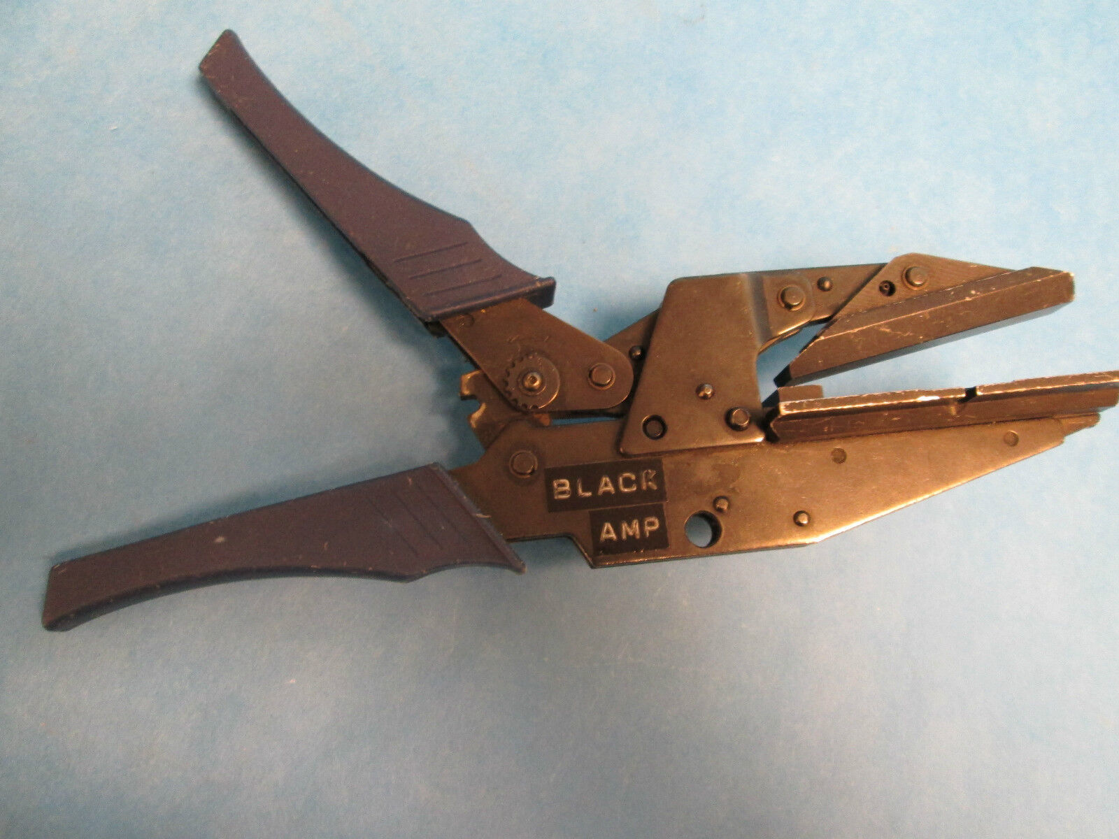 Amp Hand Latch Tool 543265-1
