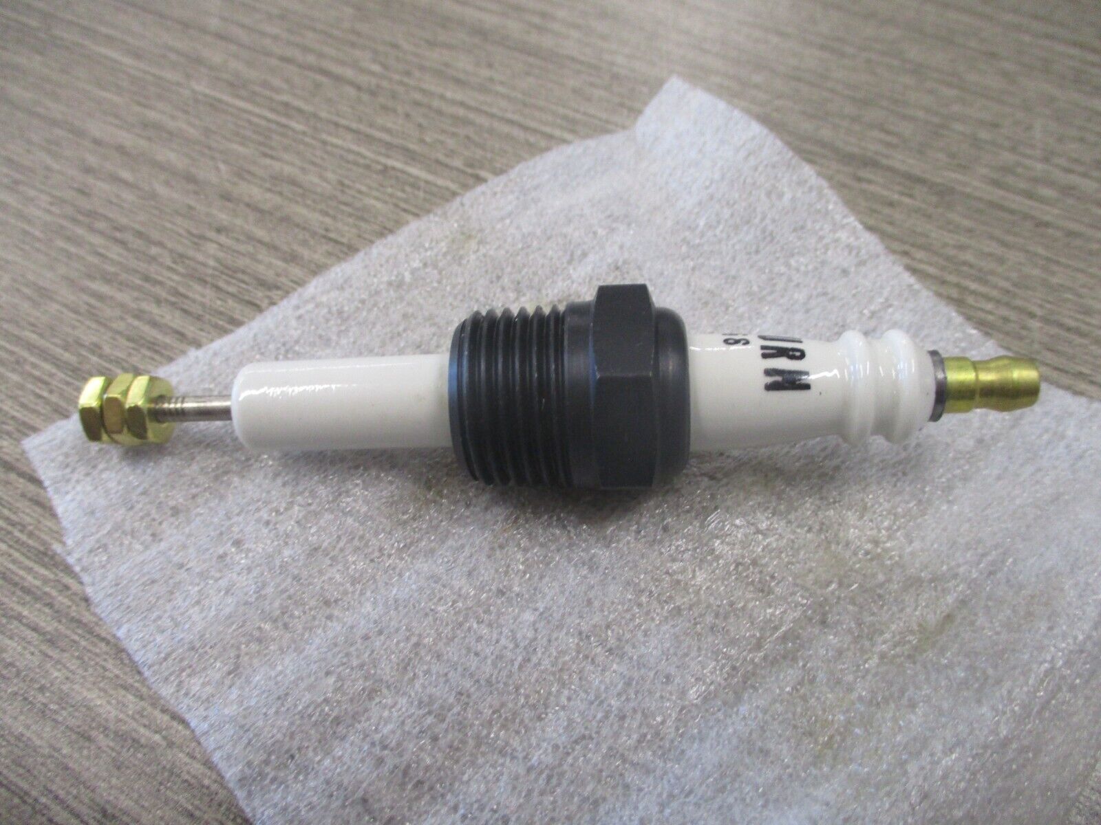 Auburn F-68 Feed Through CS 12974 New Surplus