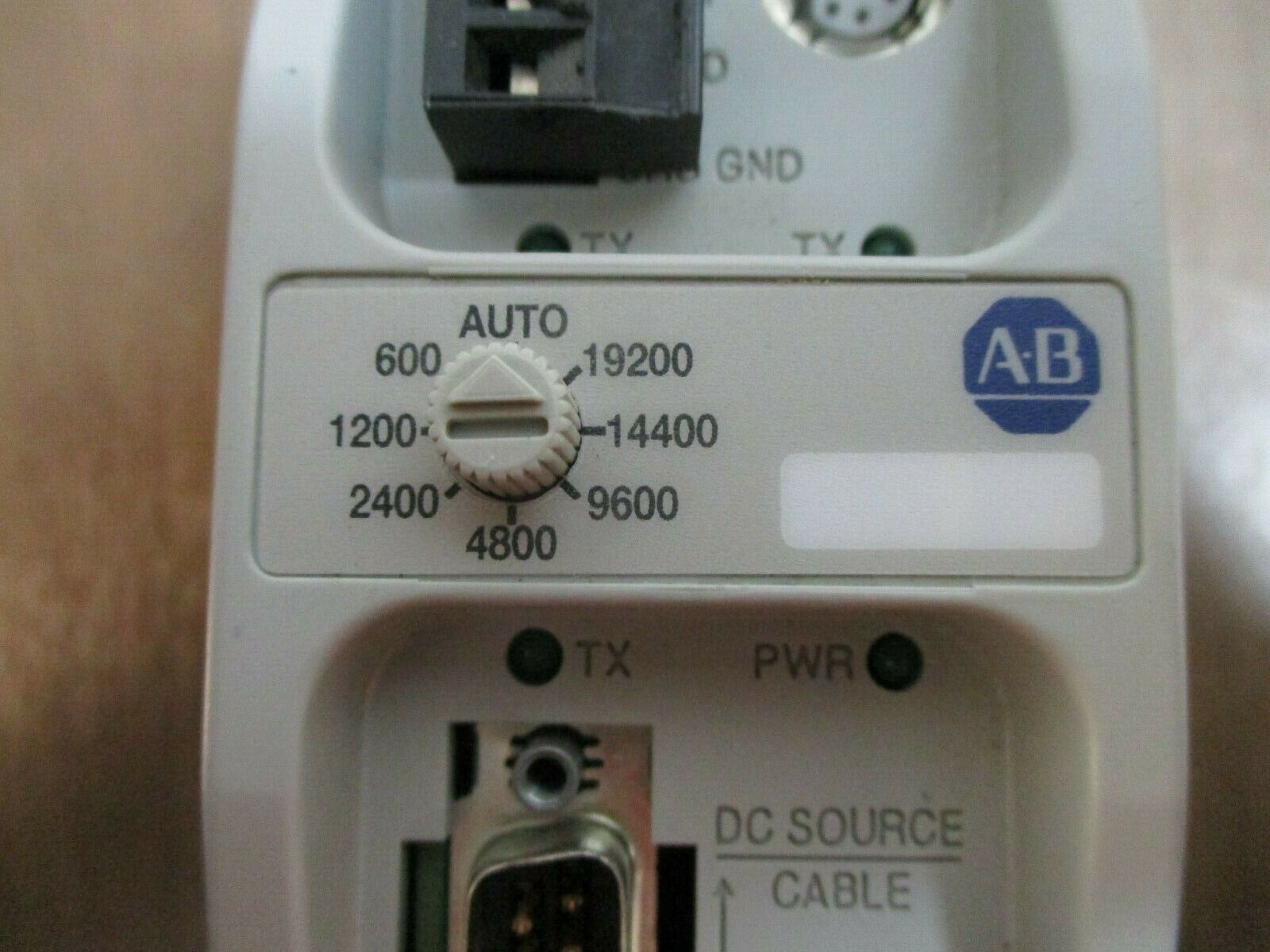 Allen-Bradley Advanced Interface Converter 1761-NET-AIC Ser. B Used