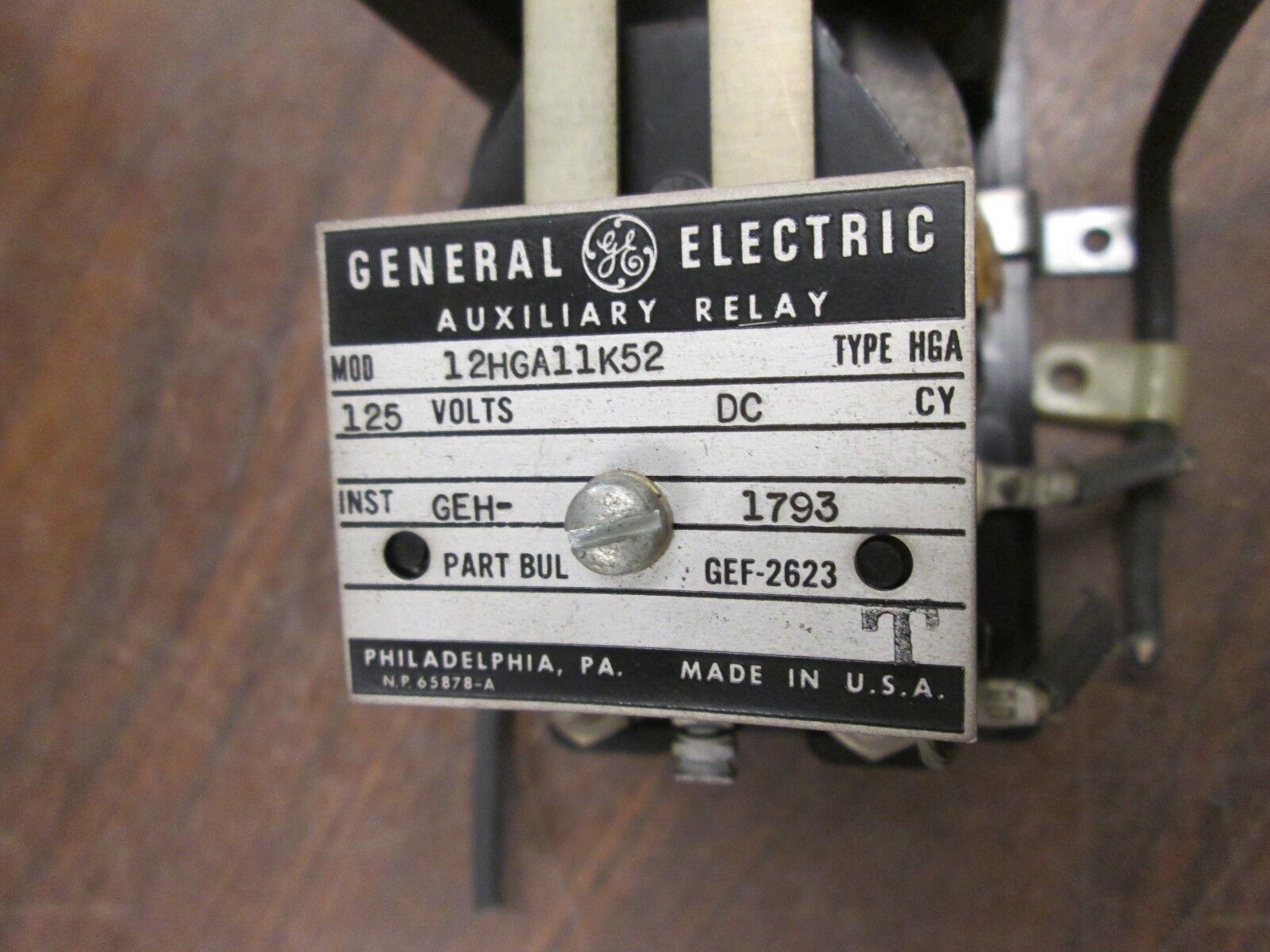 GE Auxiliary Relay 12HGA11K52 125VDC Used