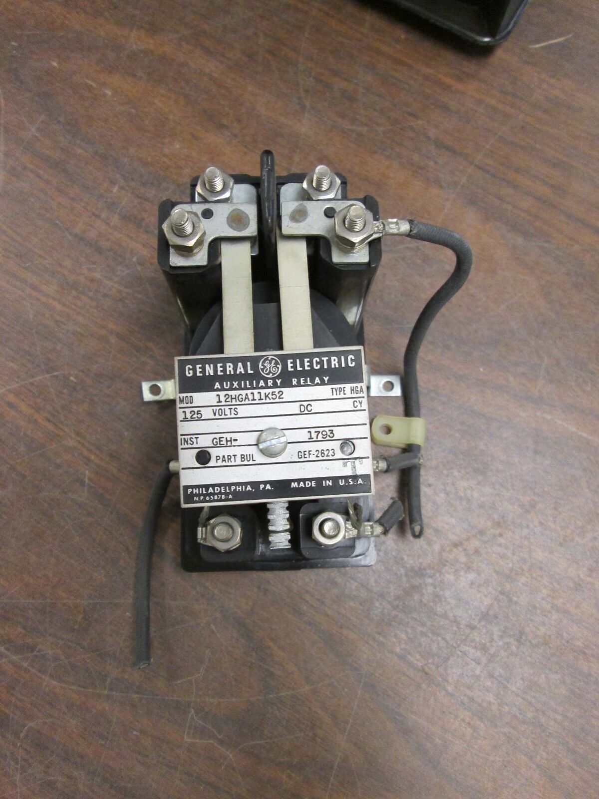 GE Auxiliary Relay 12HGA11K52 125VDC Used