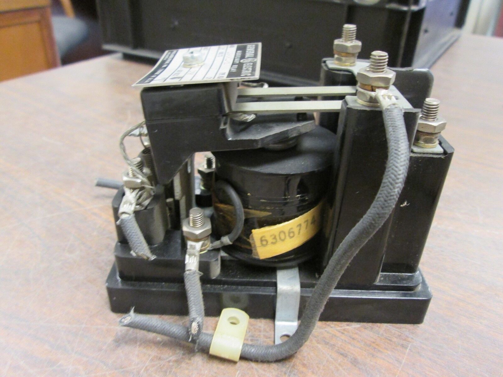 GE Auxiliary Relay 12HGA11K52 125VDC Used