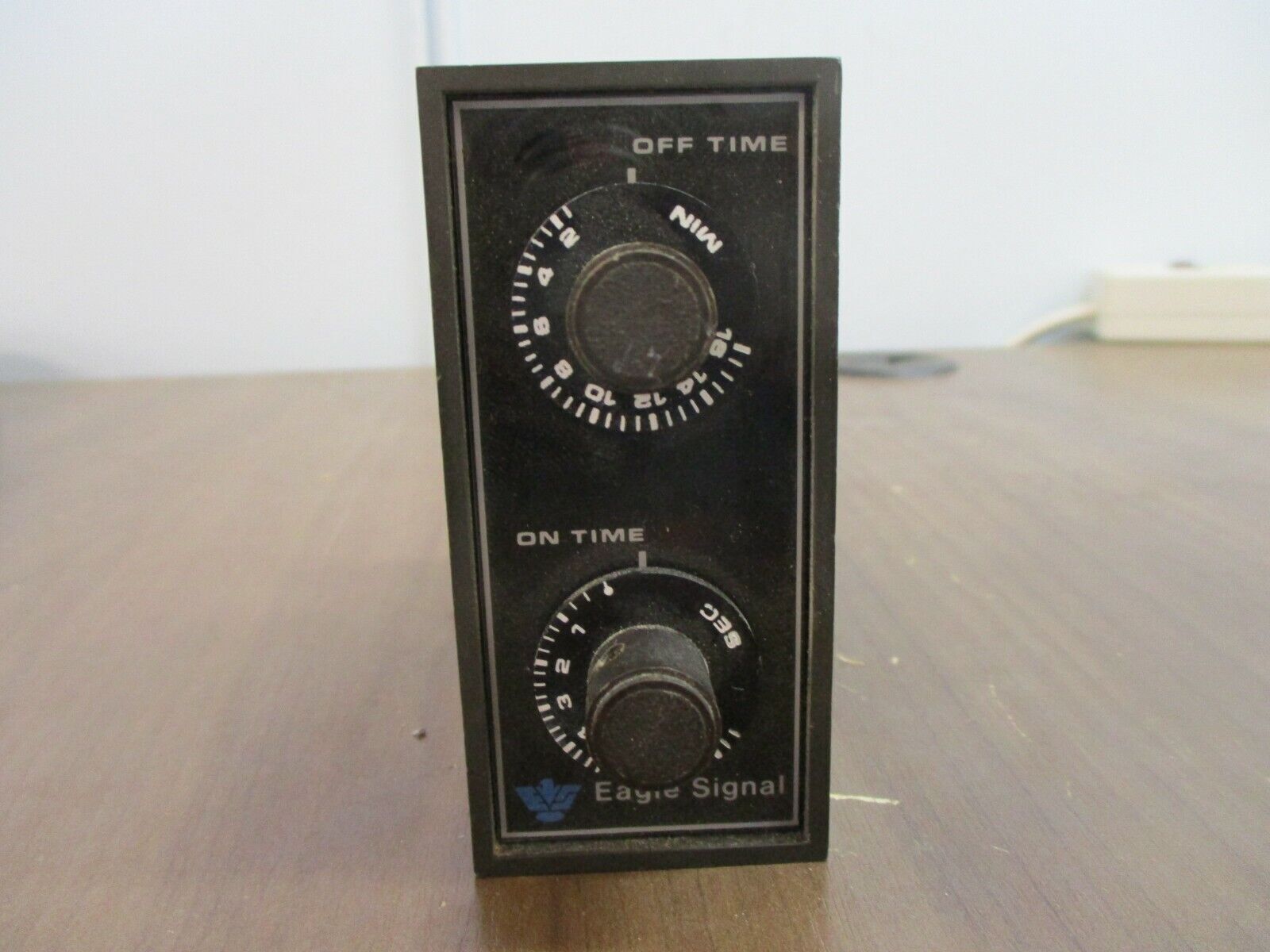 Eagle Signal Time Delay Relay DA1811A3 120V 50/60 Hz 10A w/Base Used