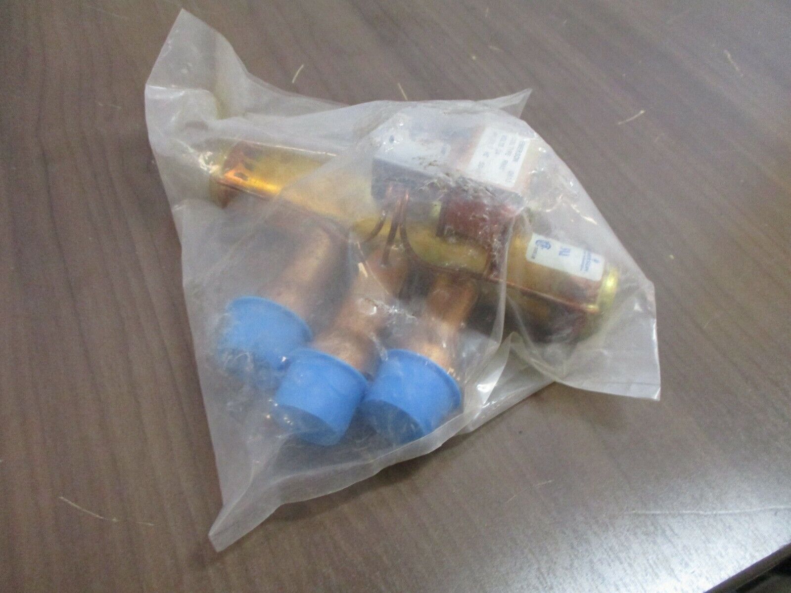 Emerson Reversing Solenoid Valve 71090301 400-680PSI New Surplus