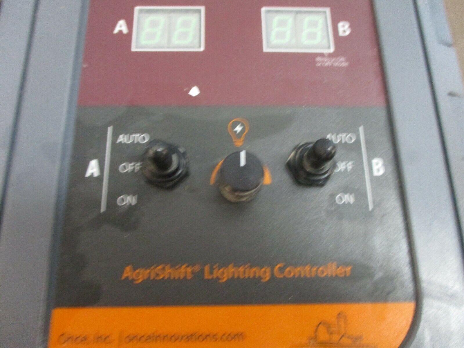 Once Solo LEL-0.2-120V AgriShift Lighting Controller 30-014-00135 Used