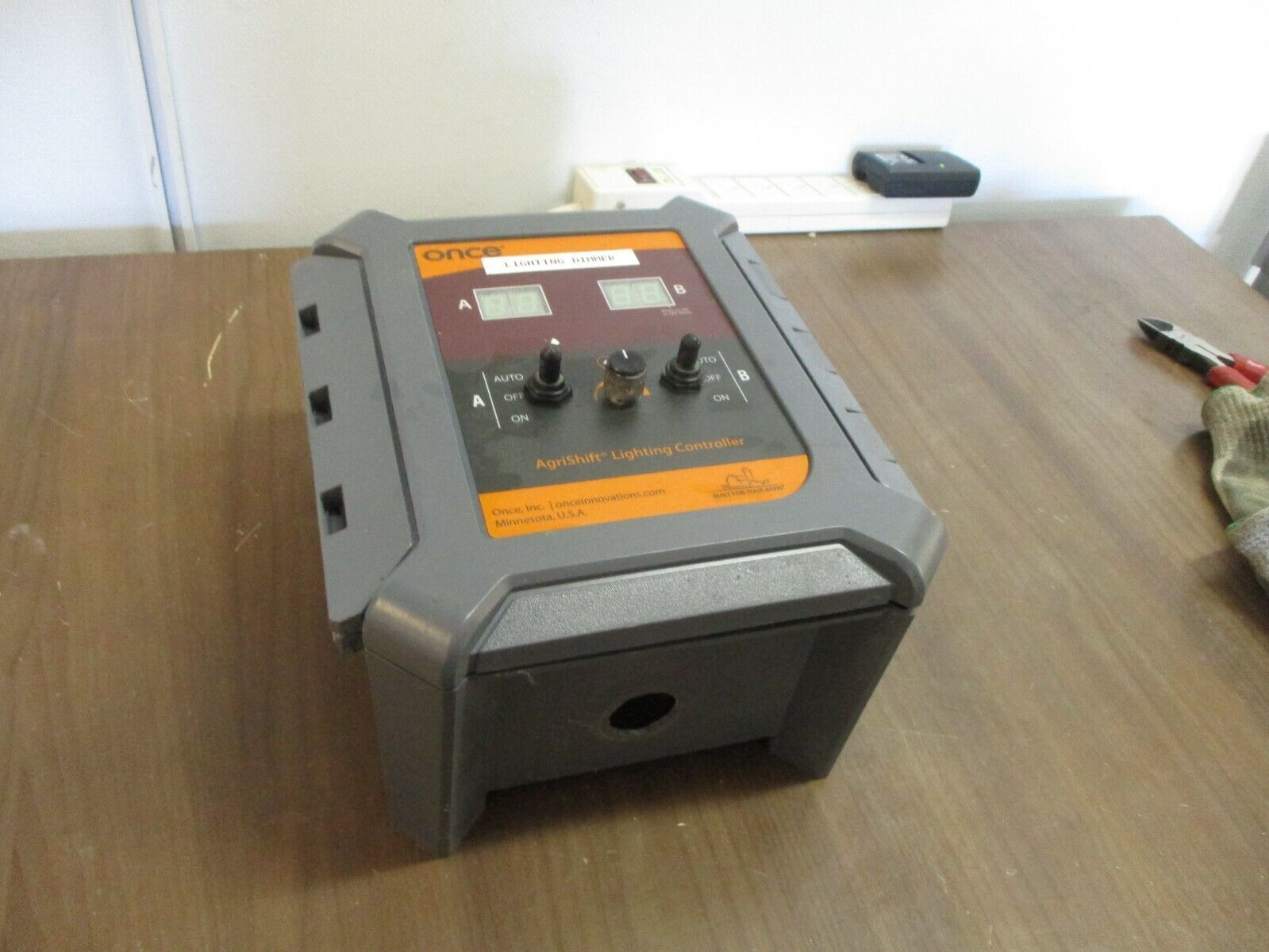Once Solo LEL-0.2-120V AgriShift Lighting Controller 30-014-00135 Used