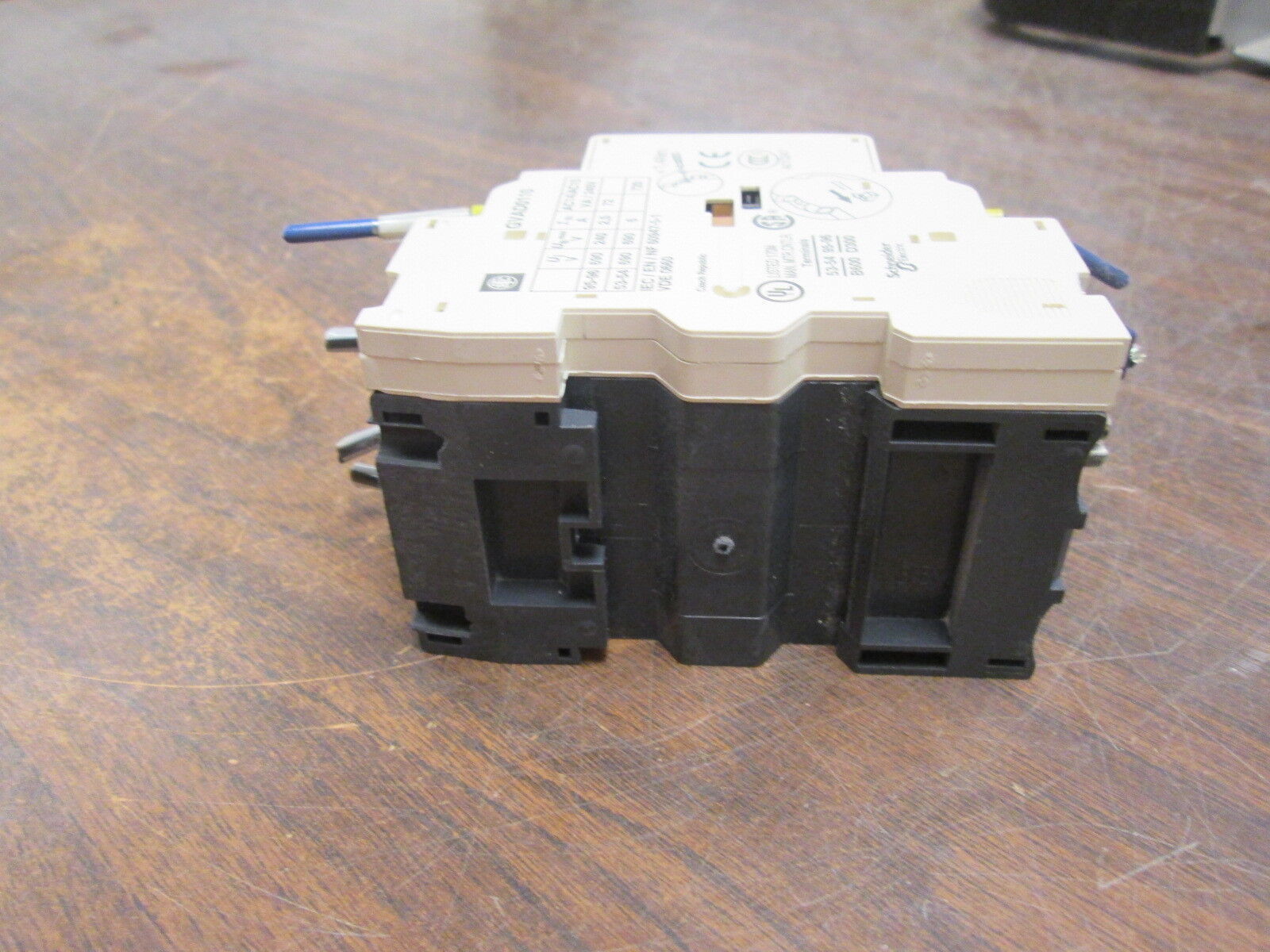 Telemecanique Manual Motor Starter GV2ME20 Trip: 13-18A 600V Max, w/ Aux Contact