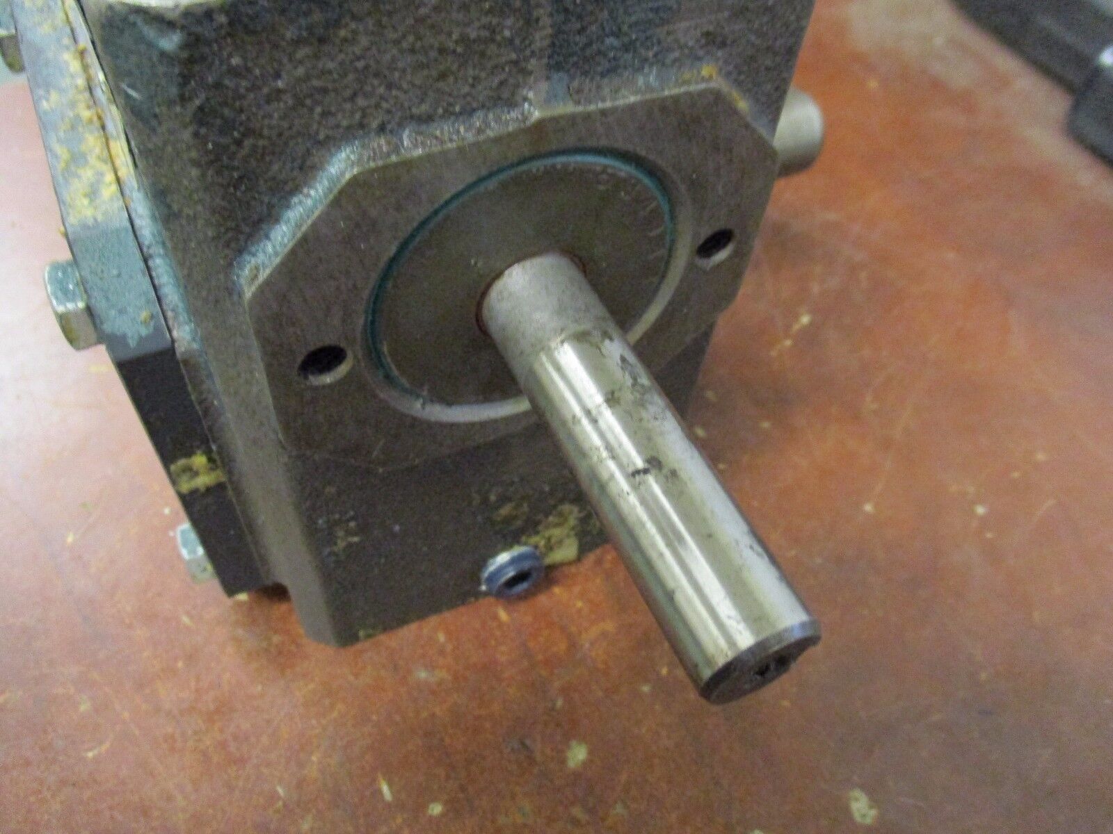 Grove Gear Reducer (SP)VH218-4 Ratio 20:1 0.814HP In Used