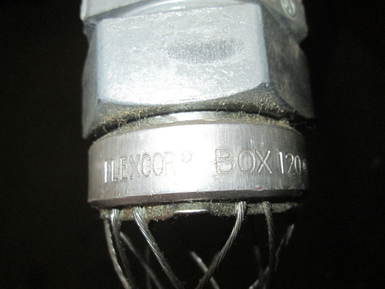 Flexcor Kellems Grip BOX120 27E Used