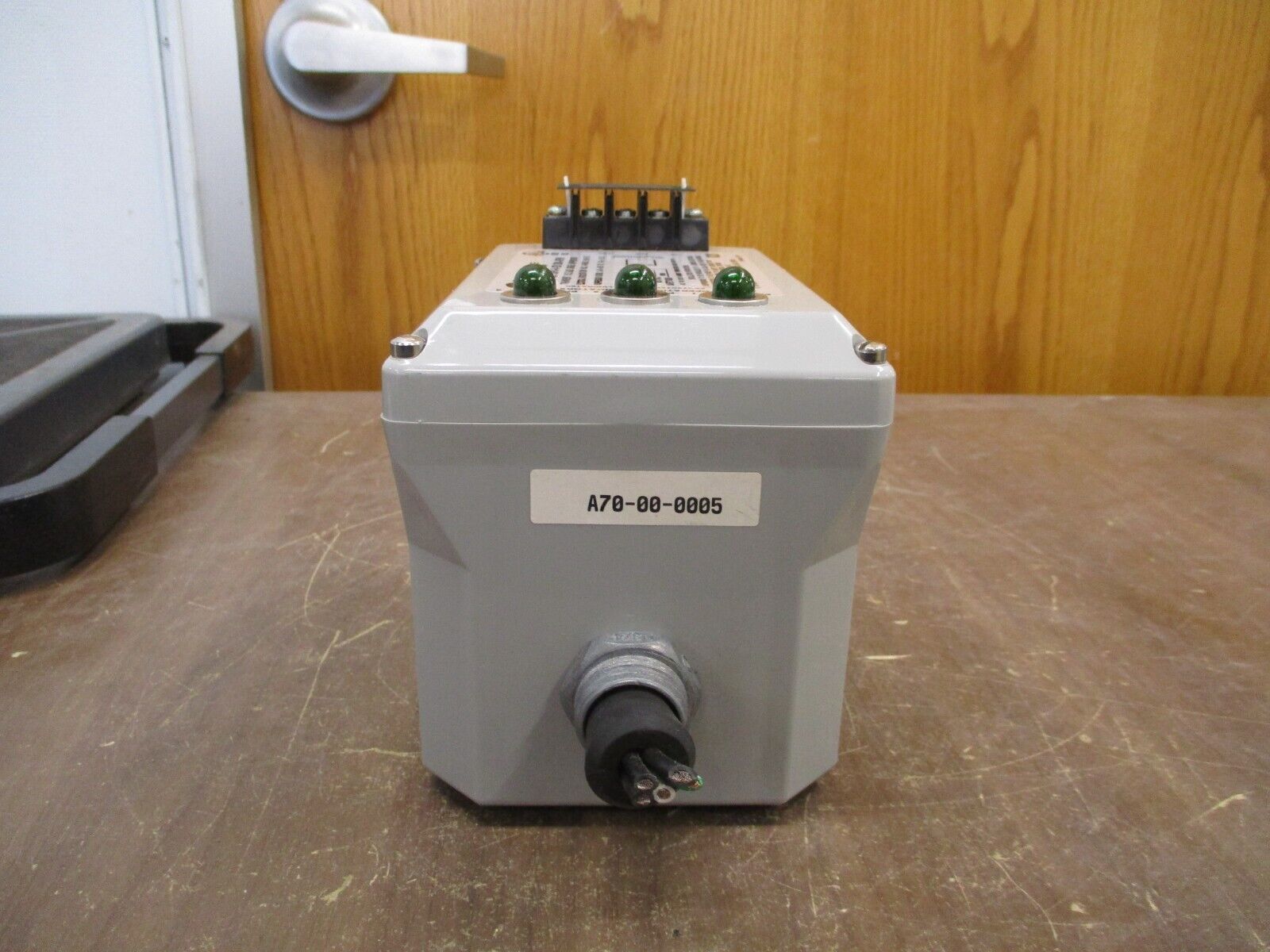 LEA International Surge Suppressor USPS-H-120/208-3P5W 120/208V 3Ph 50/60Hz Used
