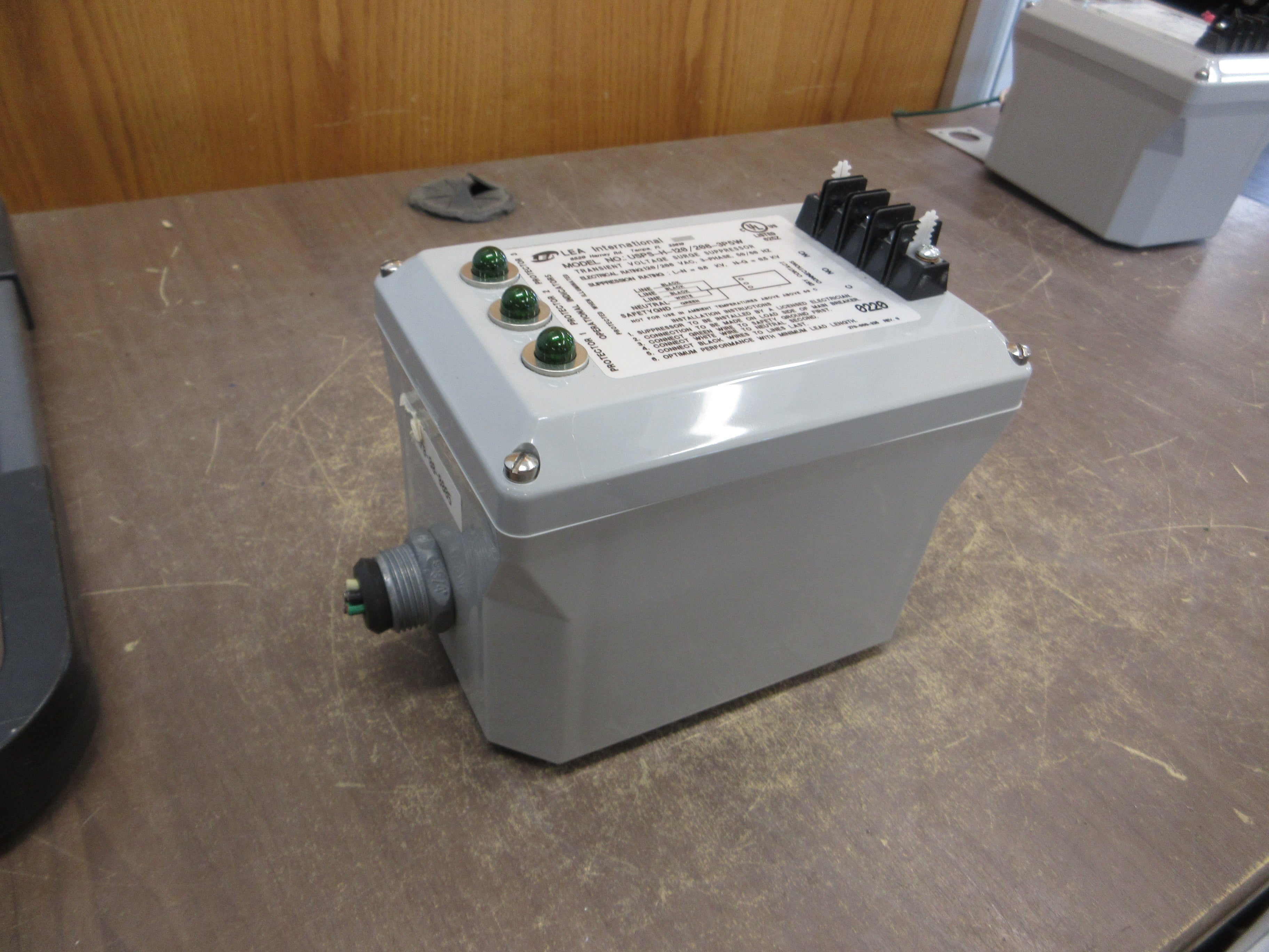 LEA International Surge Suppressor USPS-H-120/208-3P5W 120/208V 3Ph 50/60Hz Used