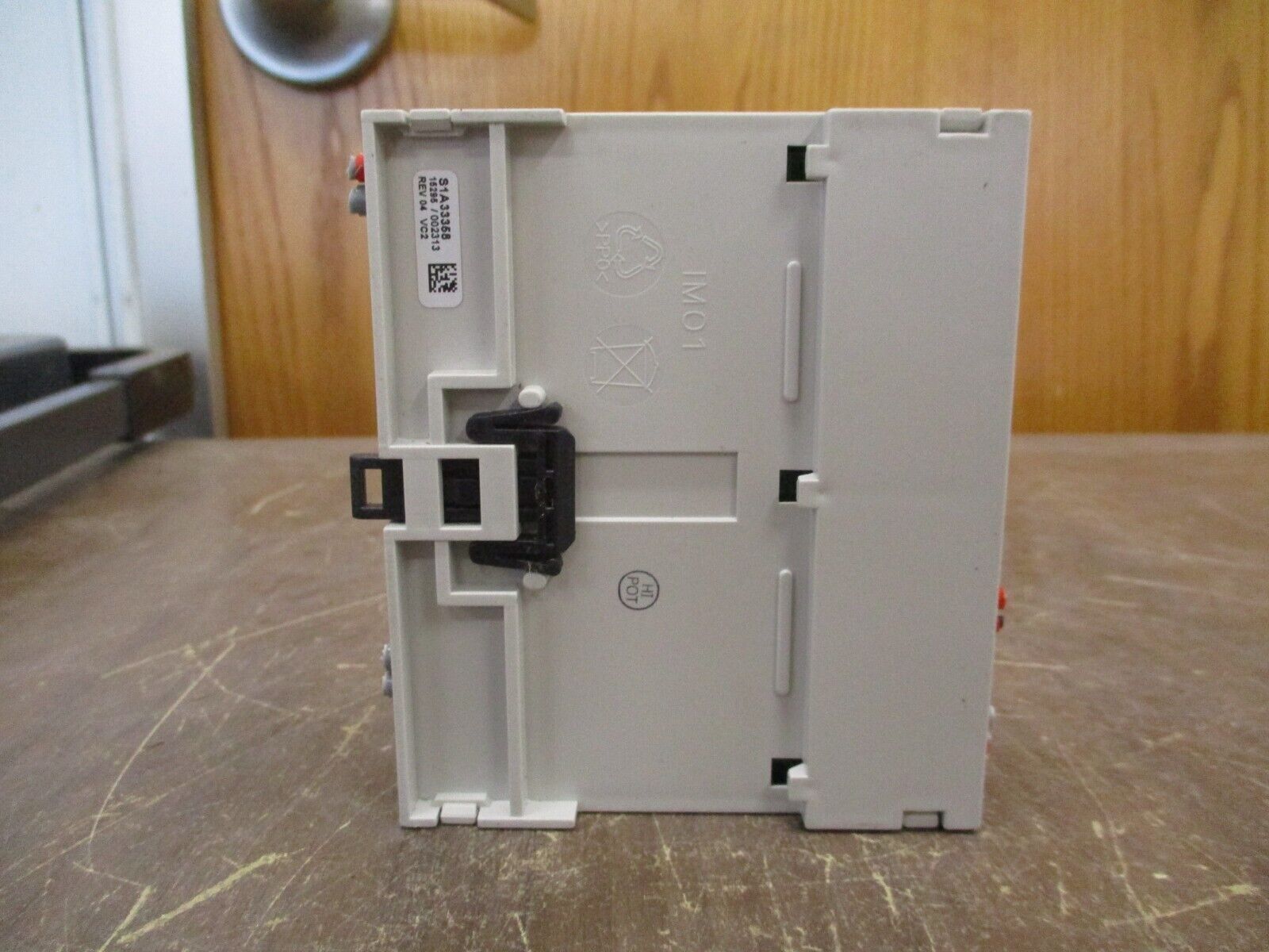 Schneider Electric Restraint Interface Module S48890 120VAC 24VDC Used