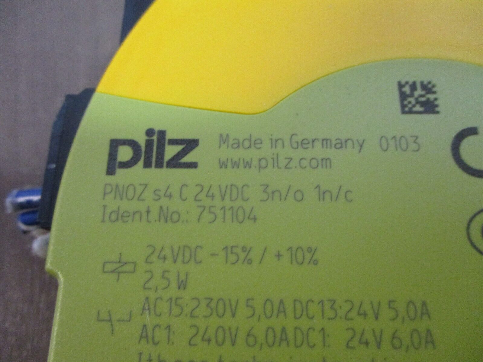 Pliz Safety Relay 751104 PN0ZS4C24VDC 3n/o 1n/c 24VDC Used