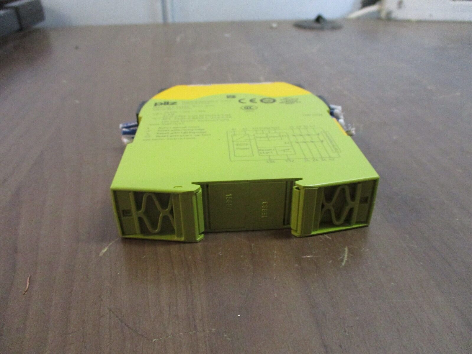 Pliz Safety Relay 751104 PN0ZS4C24VDC 3n/o 1n/c 24VDC Used