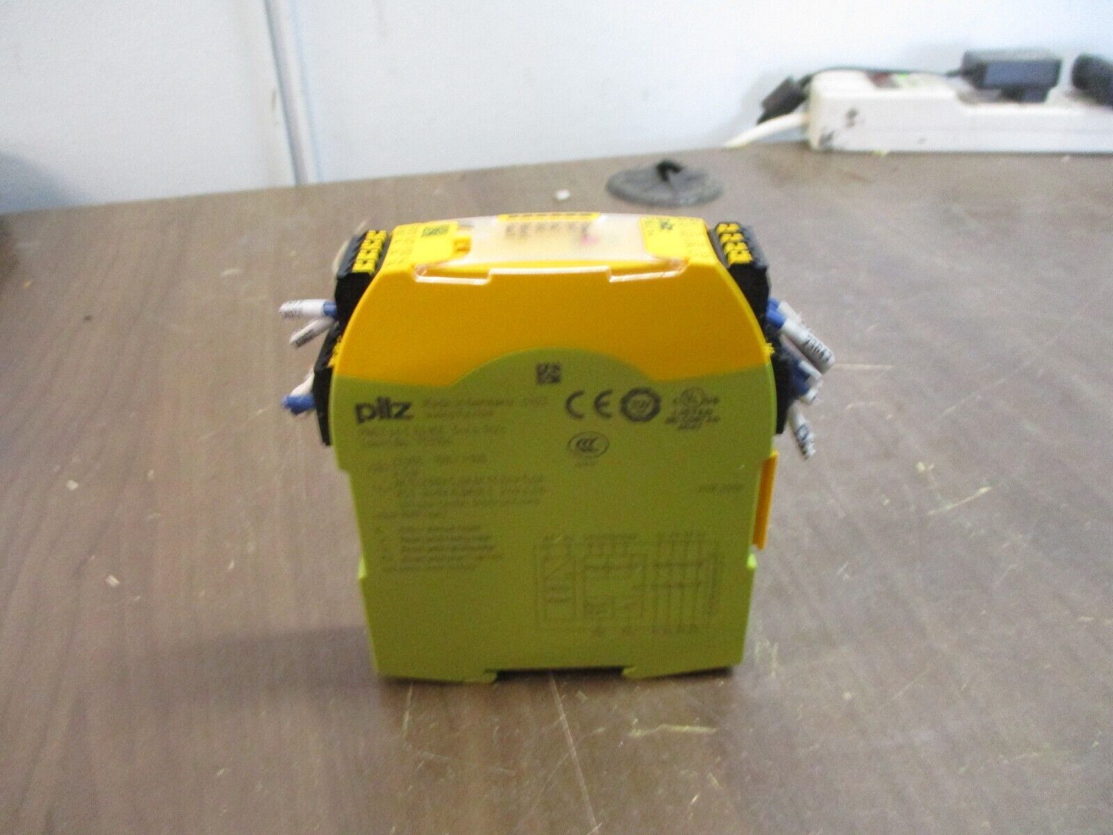 Pliz Safety Relay 751104 PN0ZS4C24VDC 3n/o 1n/c 24VDC Used