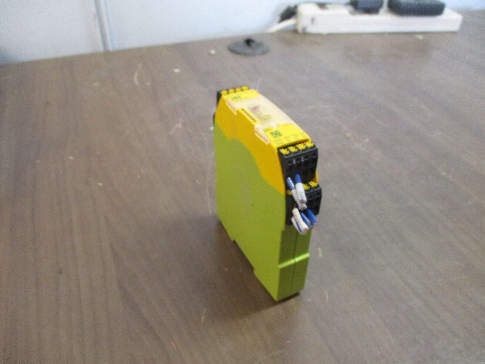 Pliz Safety Relay 751104 PN0ZS4C24VDC 3n/o 1n/c 24VDC Used