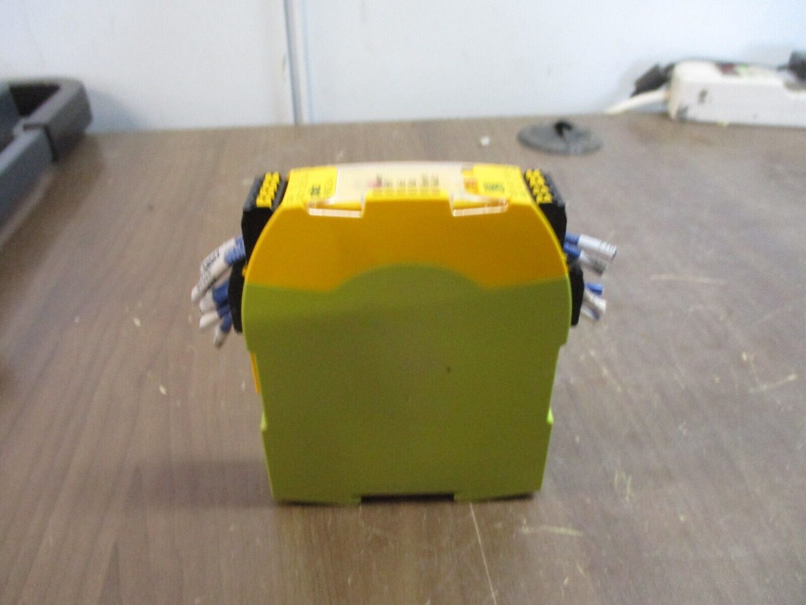 Pliz Safety Relay 751104 PN0ZS4C24VDC 3n/o 1n/c 24VDC Used
