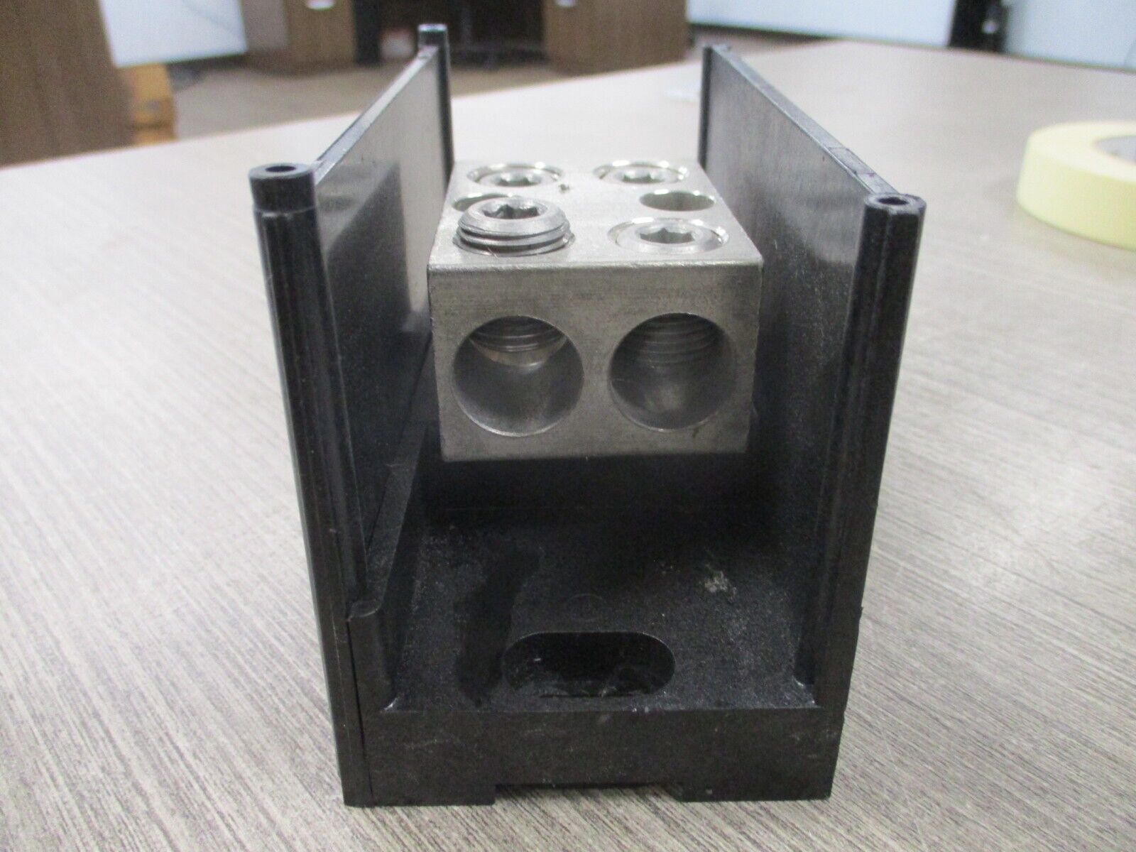 Ferraz Shawmut Power Distribution Block 69121 620A 600V 1P Used