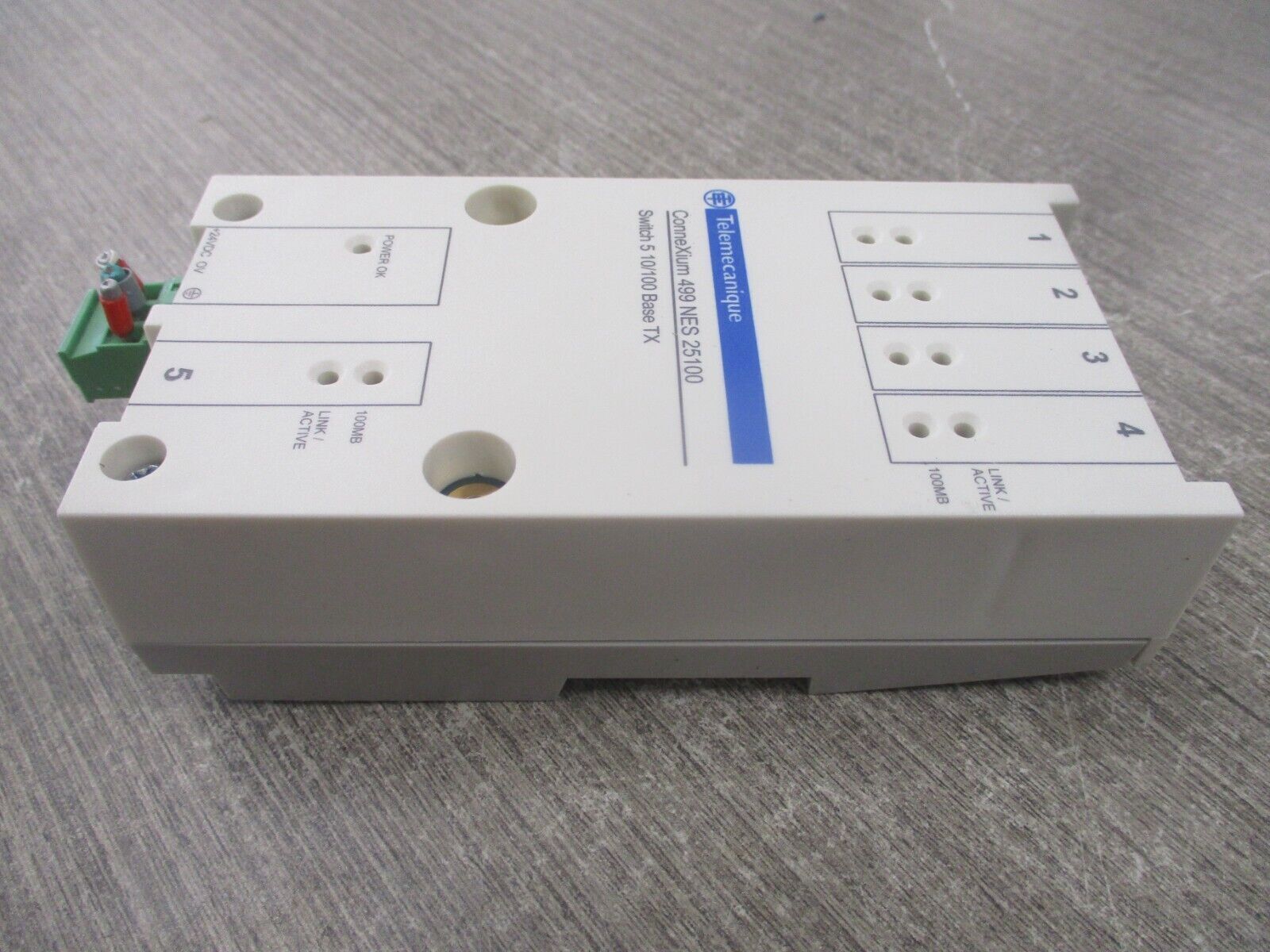 Telemecanique ConneXium Ethernet Switch 499NES25100 (5) 10/100 Base TX Used