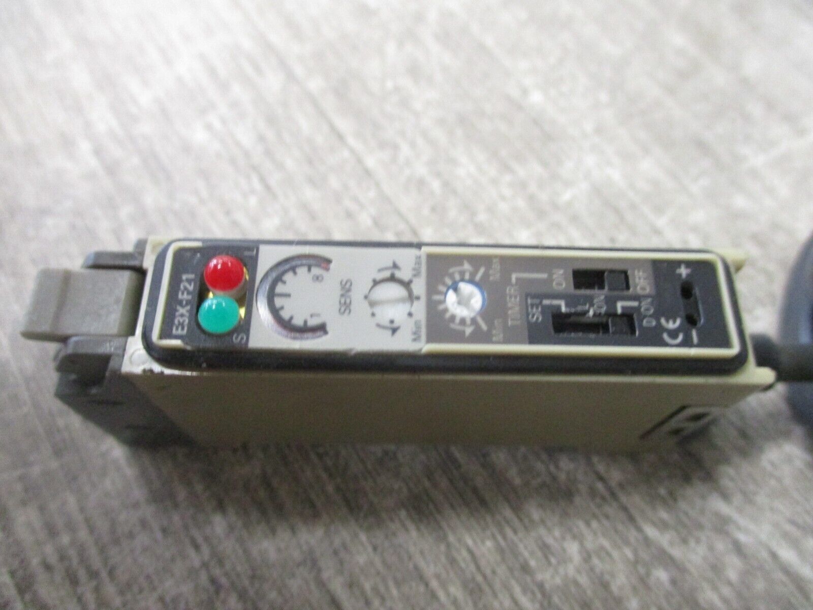Omron Photoelectric Switch E3X-F21 12/24VDC Used