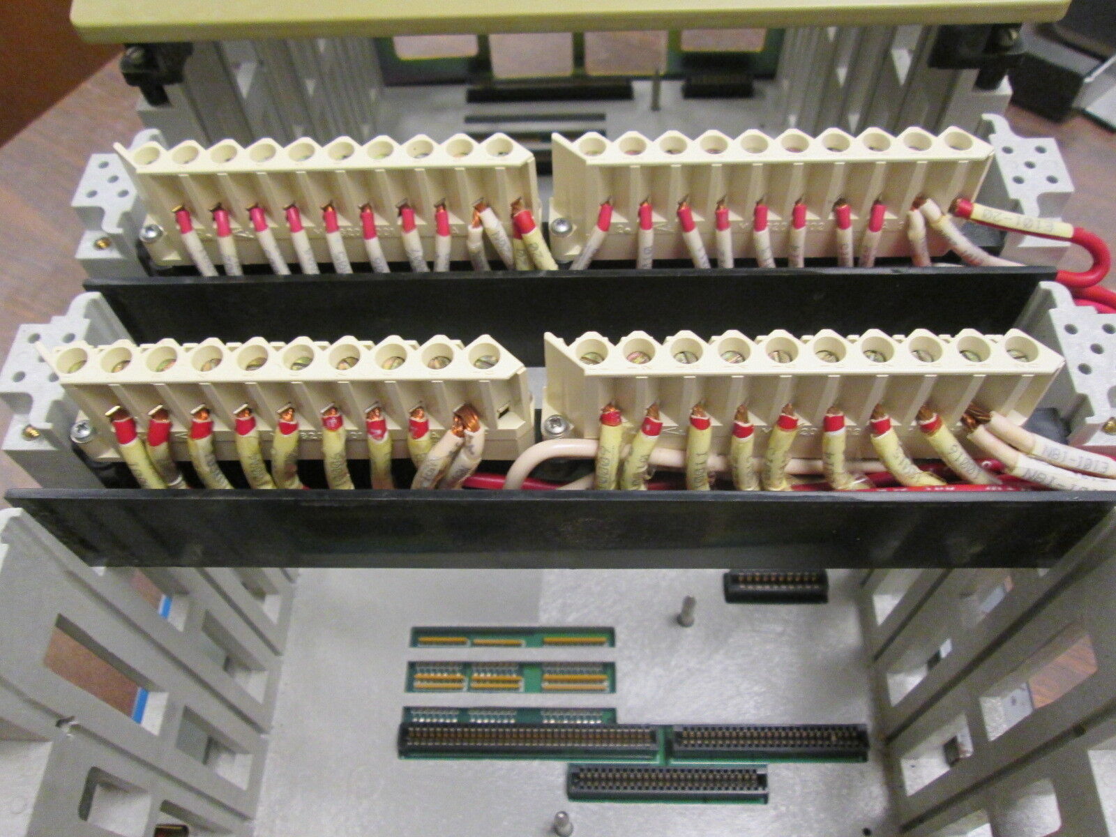 Gould Model AS-H819-209 PLC Rack AS-9534-002 7-Slot Used