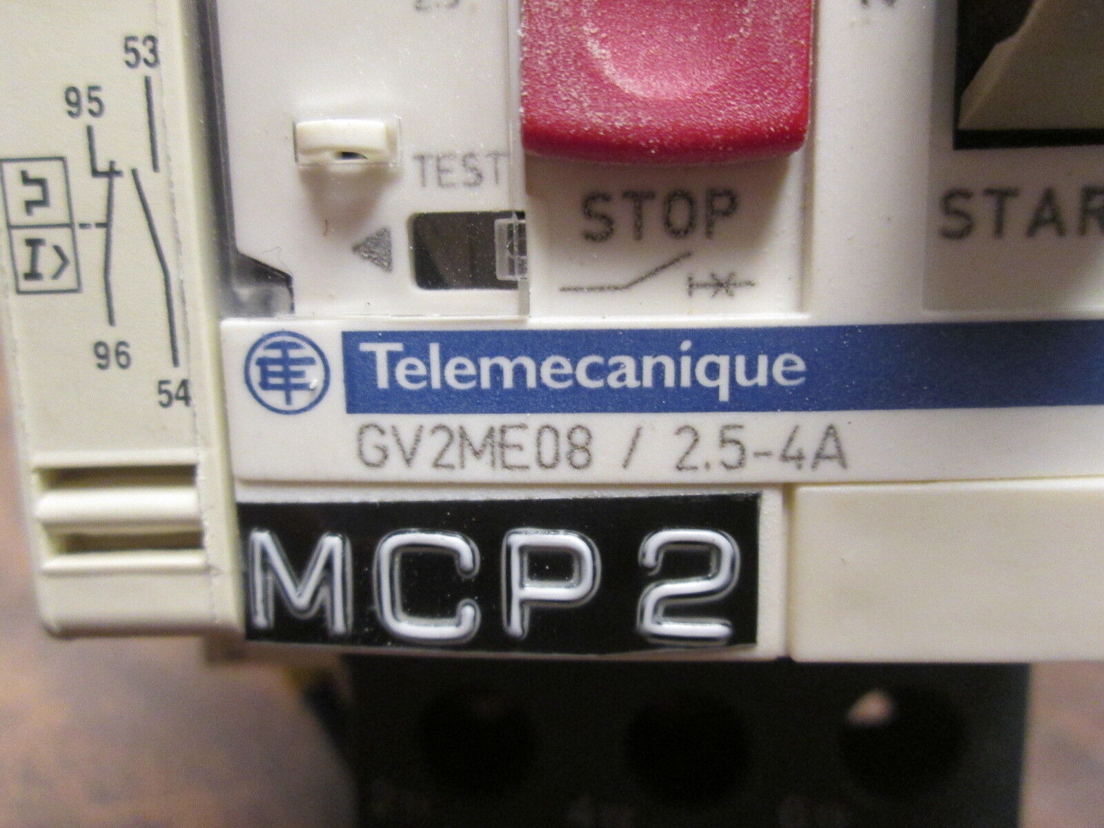 Telemecanique Manual Motor Starter GV2ME08 Trip: 2.5-4A 600V Max, w/ Aux Contact