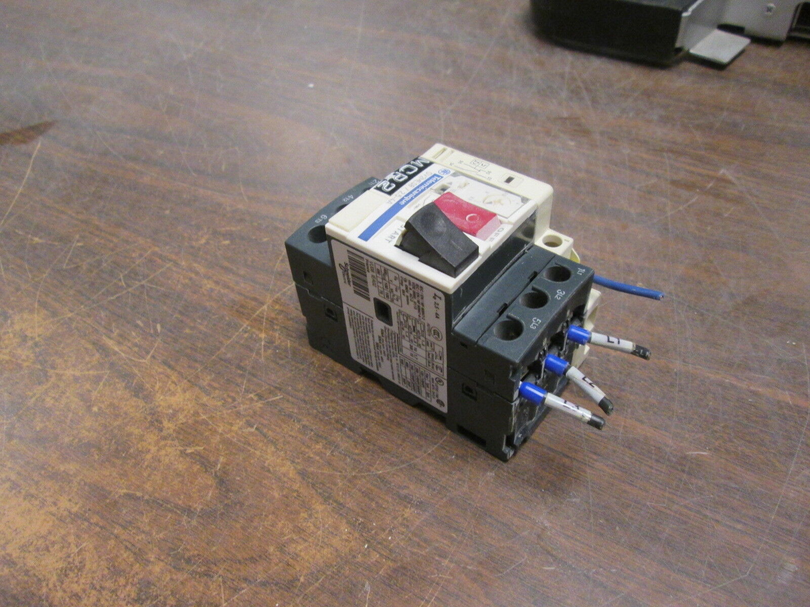 Telemecanique Manual Motor Starter GV2ME08 Trip: 2.5-4A 600V Max, w/ Aux Contact