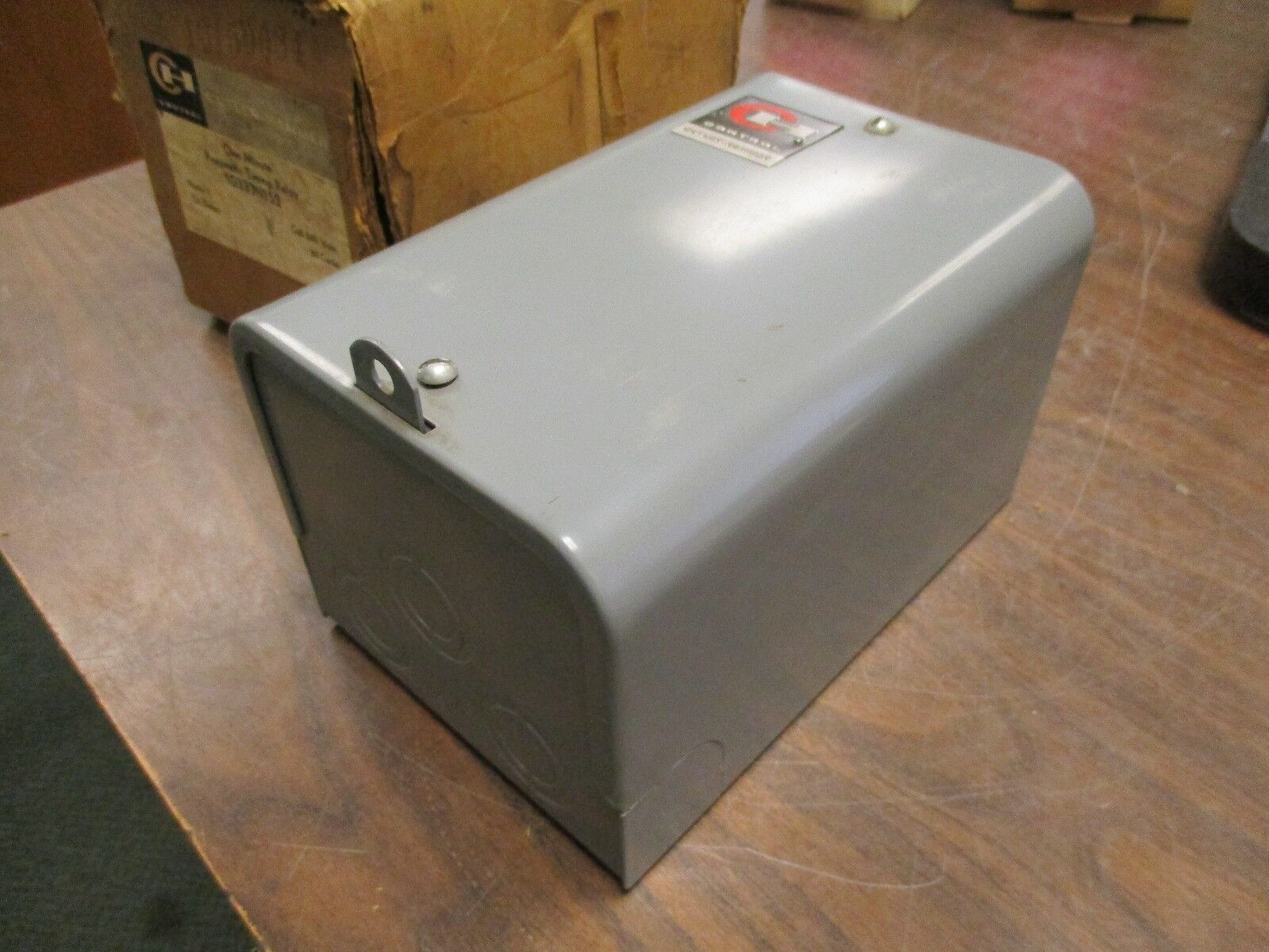 Cutler-Hammer Pneumatic Timing Relay 10337H152 240V Coil One Minute Nema 1