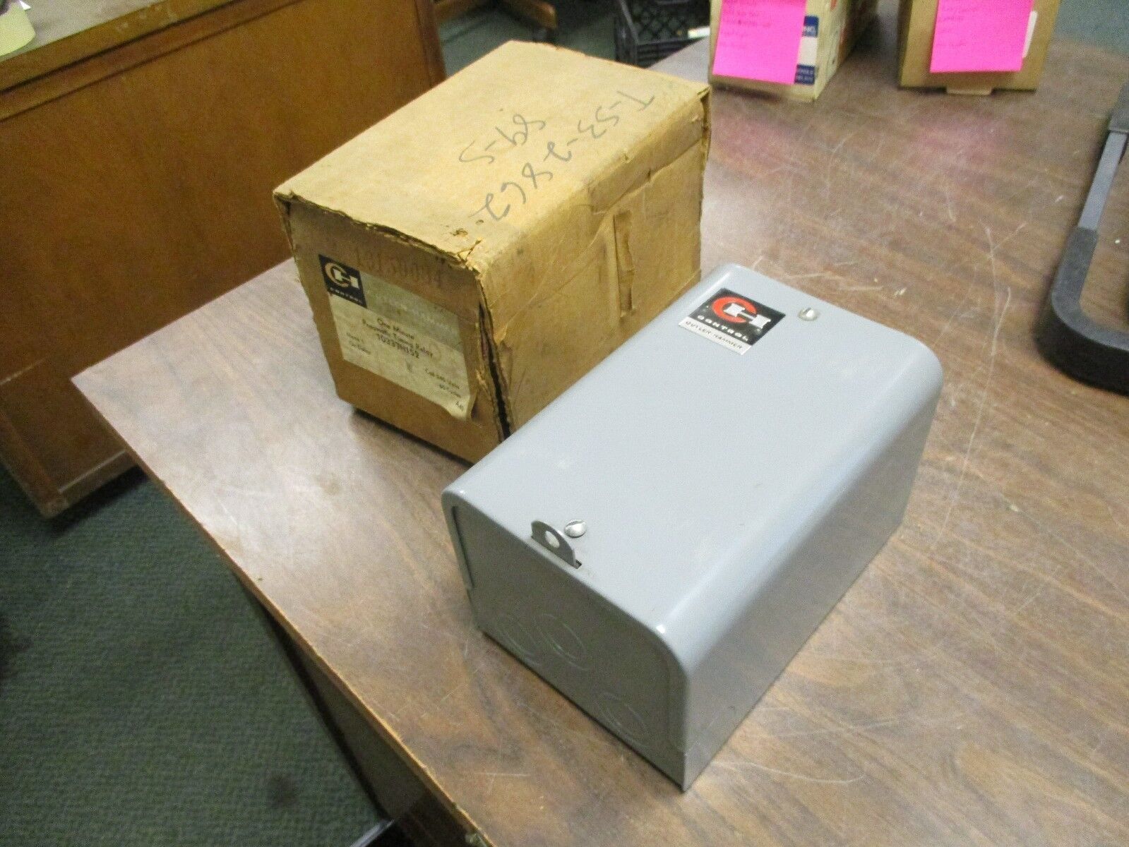 Cutler-Hammer Pneumatic Timing Relay 10337H152 240V Coil One Minute Nema 1