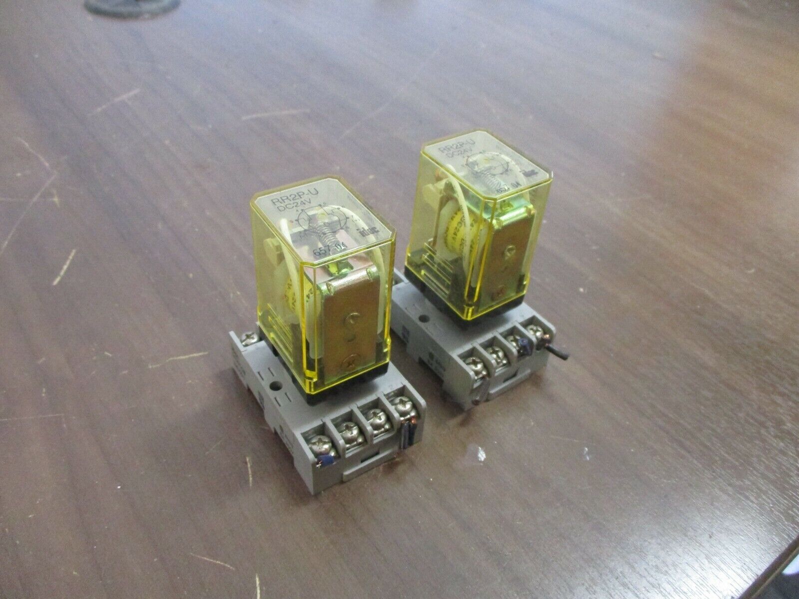 Idec Relay RR2P-U 24VDC w/ Base *Lot of 2* Used