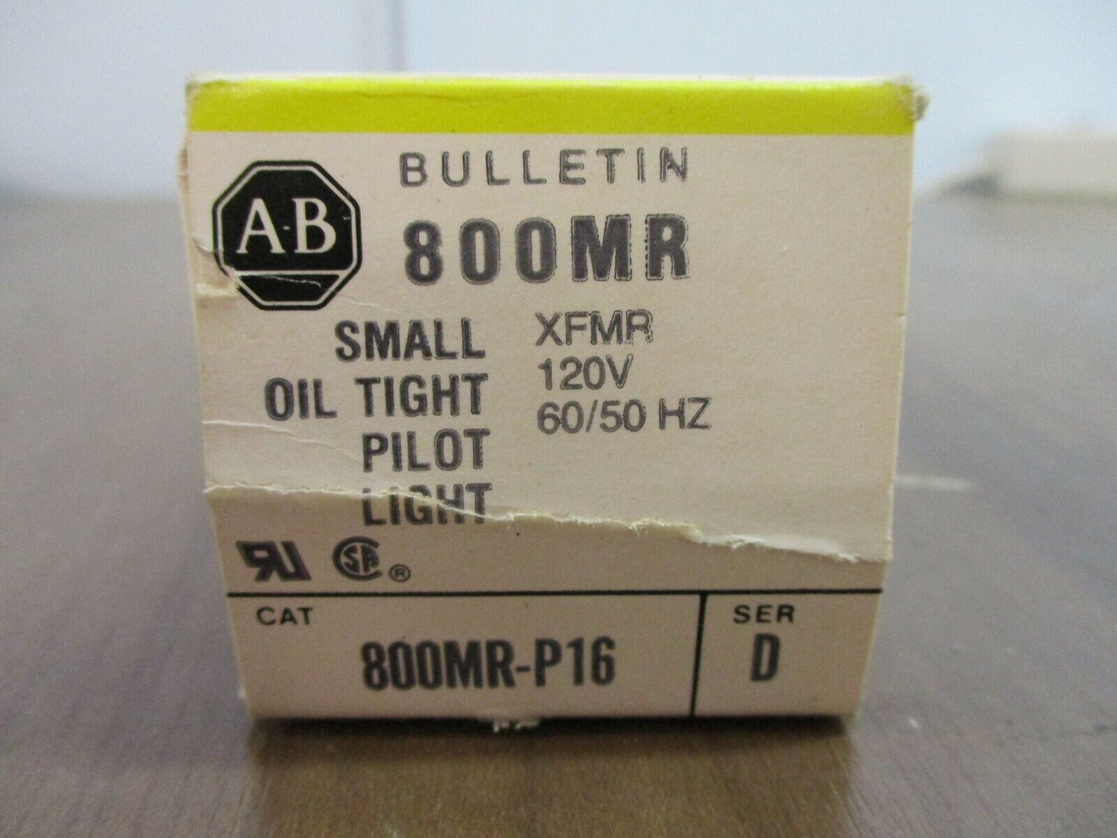 Allen-Bradley Oiltight Pilot Light 800MR-P16 Ser. D 120V 50/60 Hz New Surplus