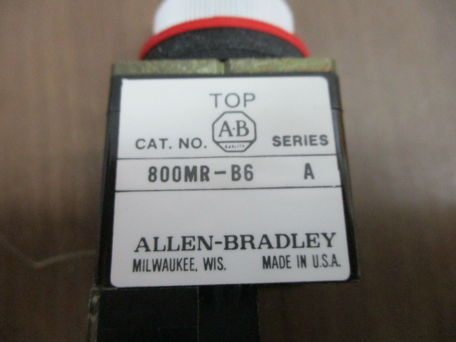 Allen-Bradley Oiltight Pilot Light 800MR-P16 Ser. D 120V 50/60 Hz New Surplus