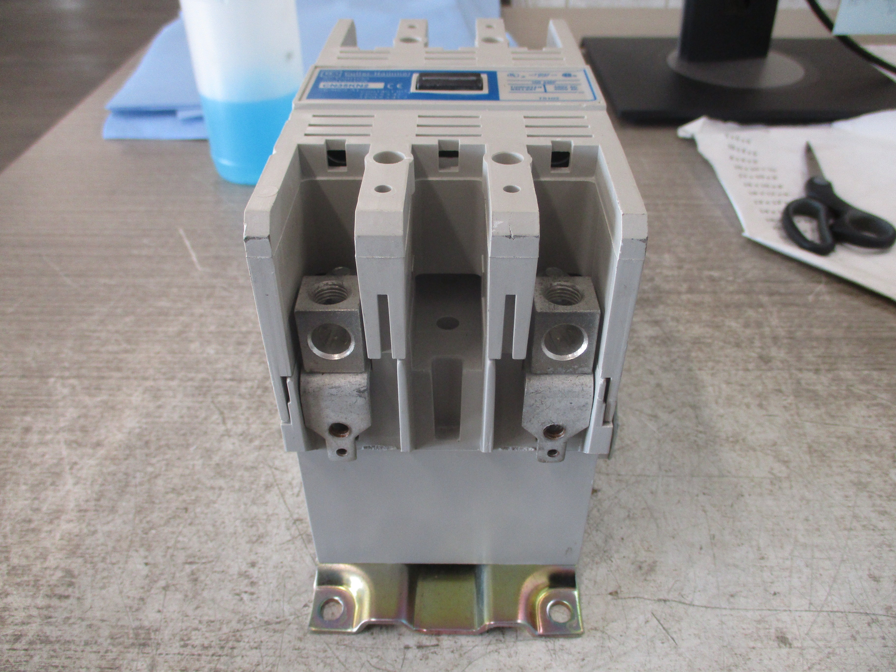 Cutler-Hammer AC Lighting Contactor CN35KN2 100A 240V Coil *Cracked Insulator*