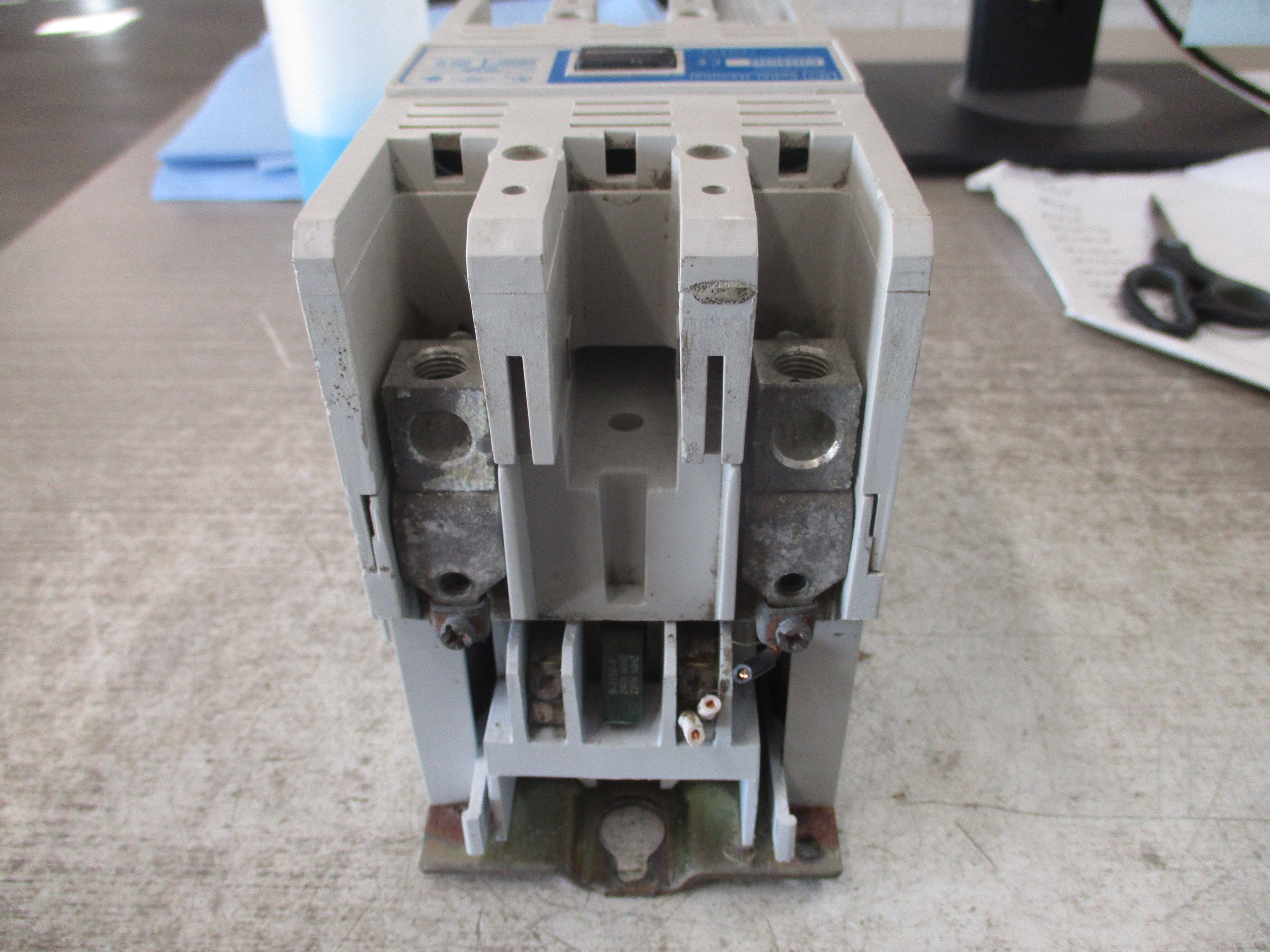 Cutler-Hammer AC Lighting Contactor CN35KN2 100A 240V Coil *Cracked Insulator*