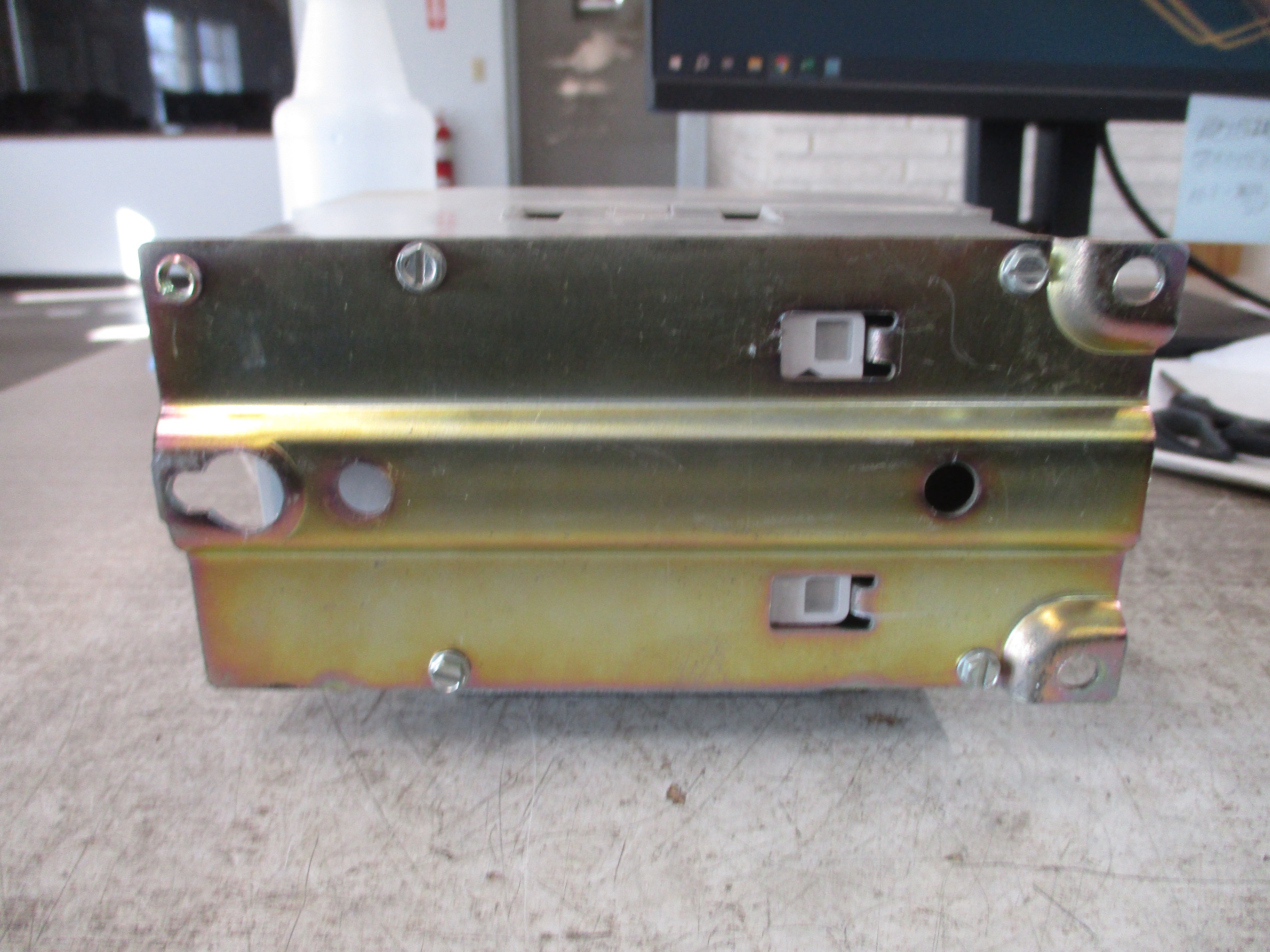 Cutler-Hammer AC Lighting Contactor CN35KN2 100A 240V Coil *Cracked Insulator*