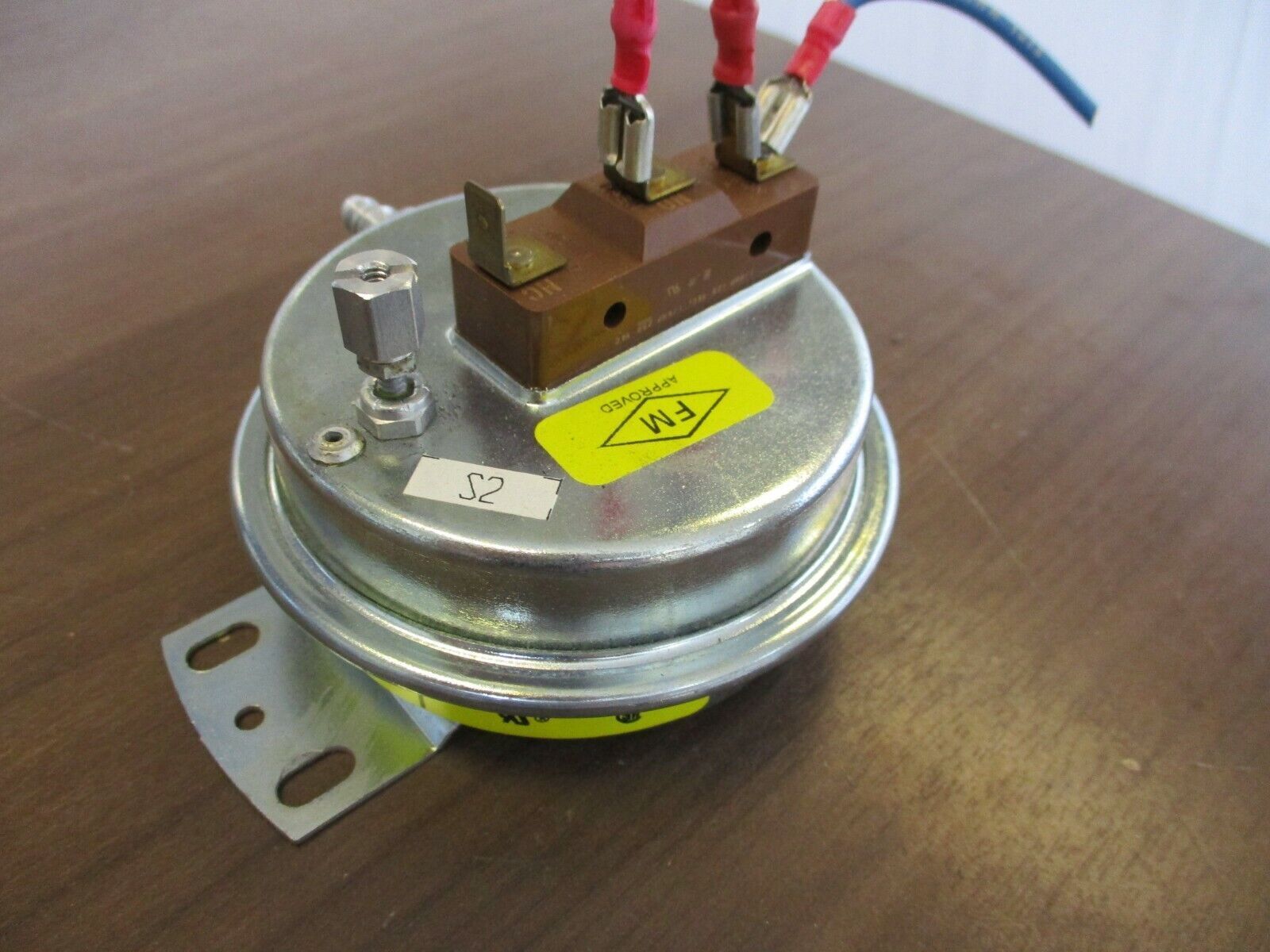 Tridelta Pressure Switch AP4094 1/2PSI Used