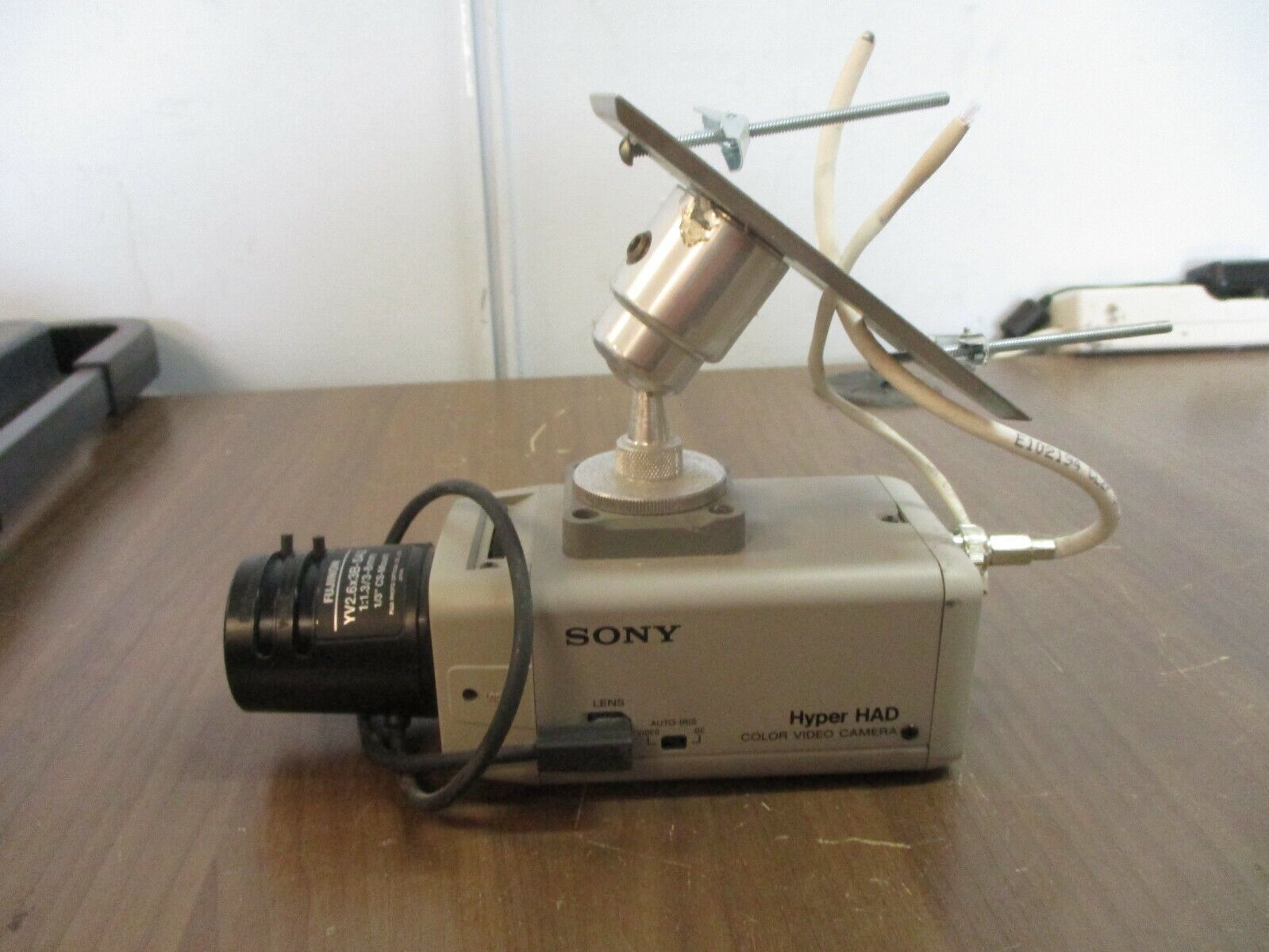 Sony Hyper HAD Color Video Camera SSC-C104 24VAC 60Hz 3.5W Used