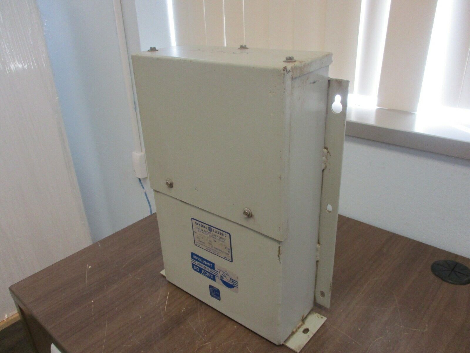 GE Dielektrol Capacitor 65L301NB1 5kVAR 240V 60Hz 3Ph *No Fuses/No Light* Used