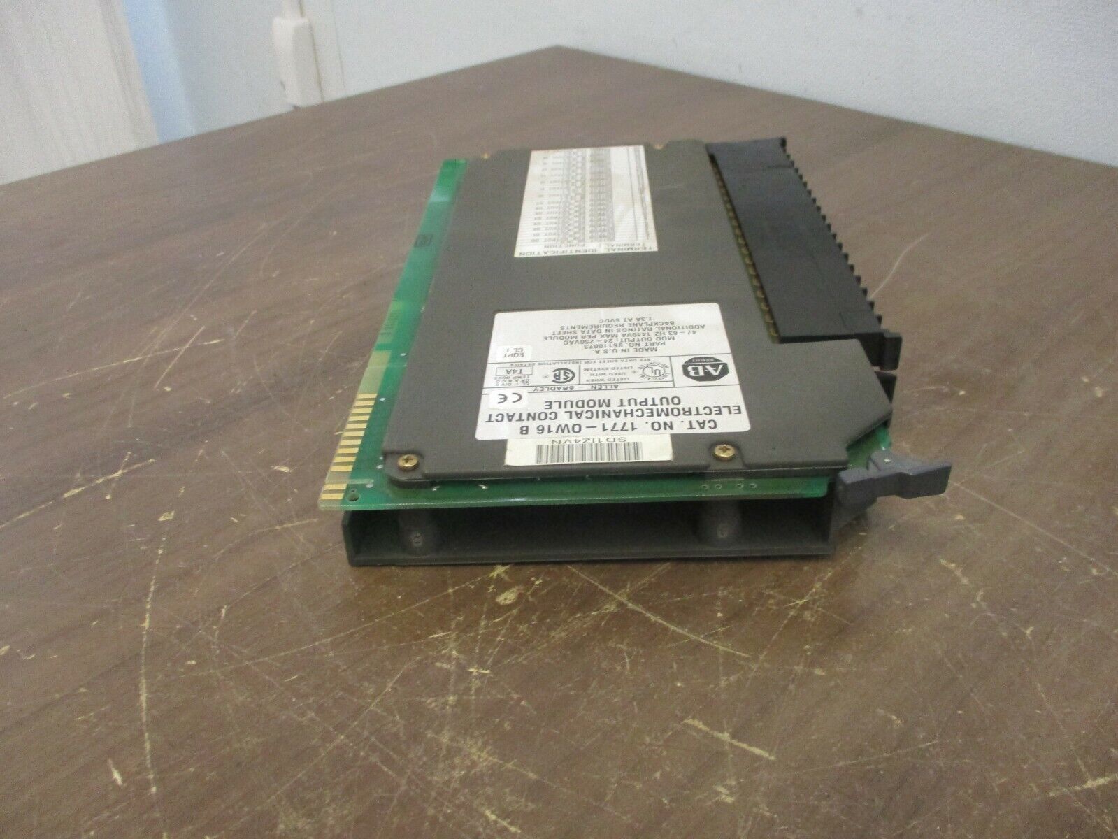Allen-Bradley Electromechanical Contact Output Module 1771-OW16 B Used