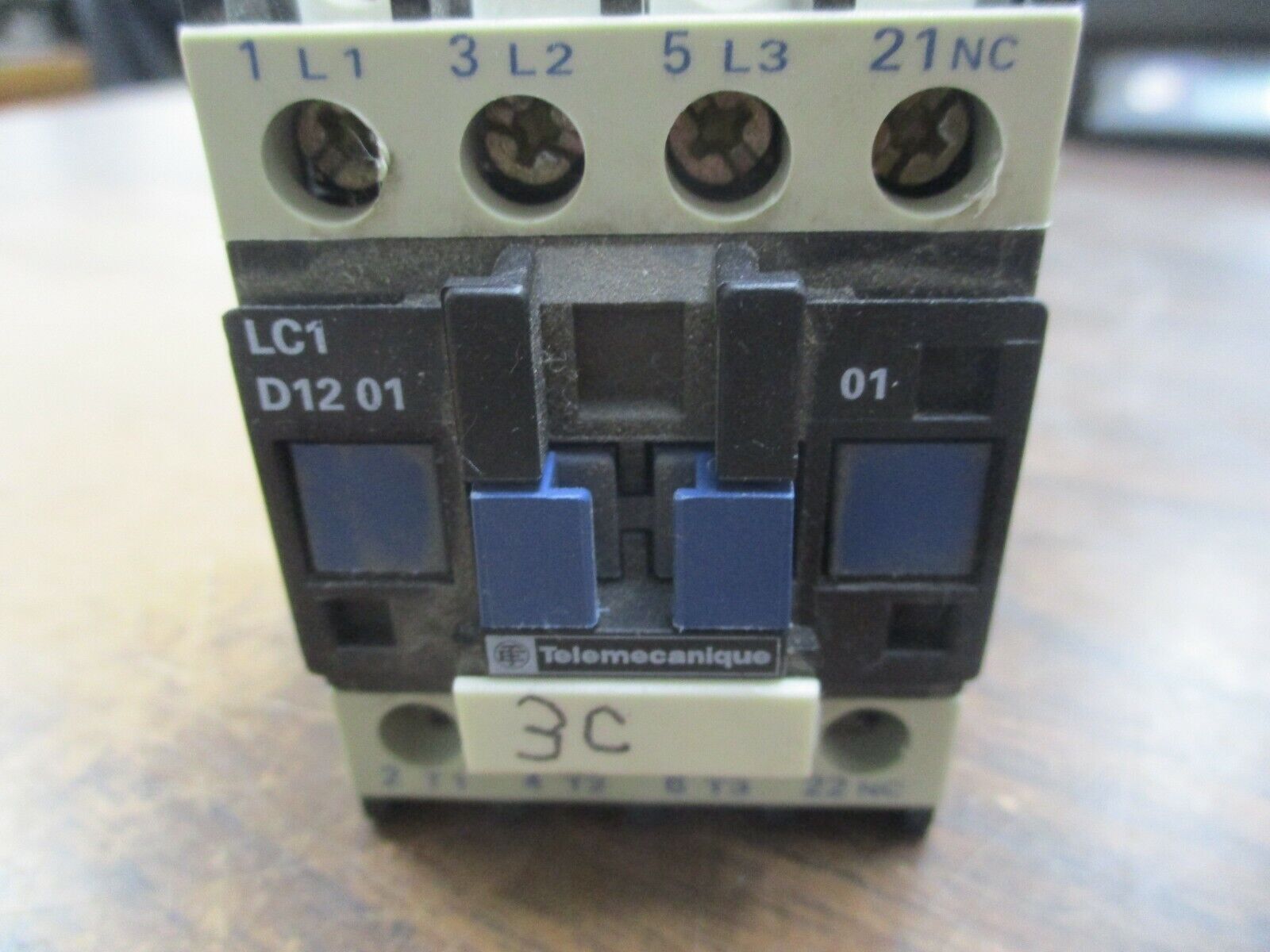 Telemecanique Contactor LC1 D1201 120V Coil 25A 600V Used