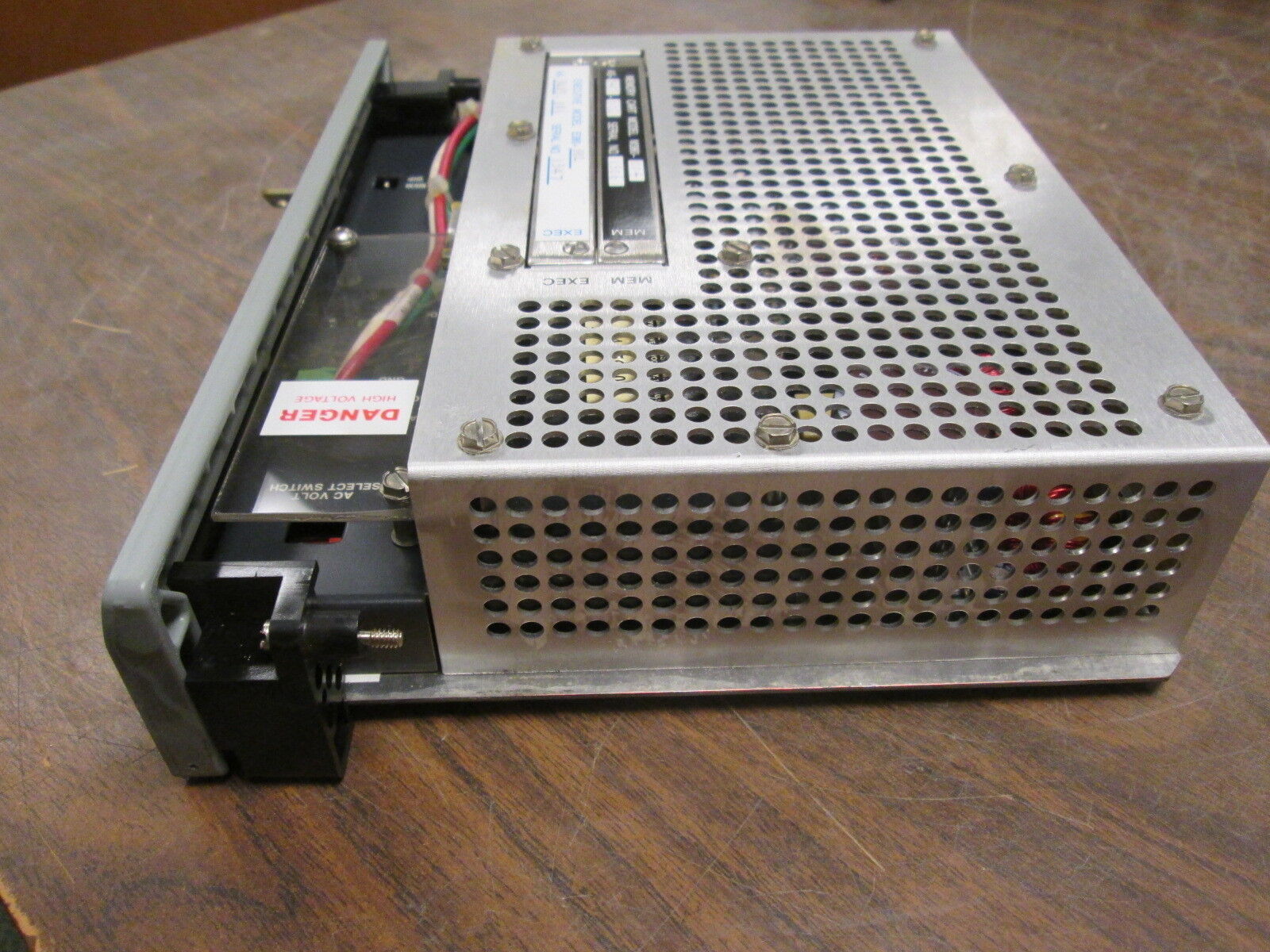 Gould Model PC-0984-380 Programmable Controller AS-9507-000 Rev J 120/220V Used