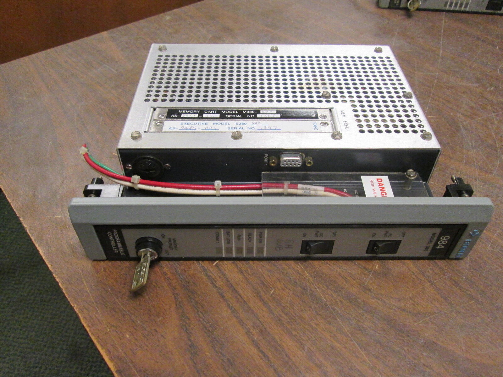 Gould Model PC-0984-380 Programmable Controller AS-9507-000 Rev J 120/220V Used