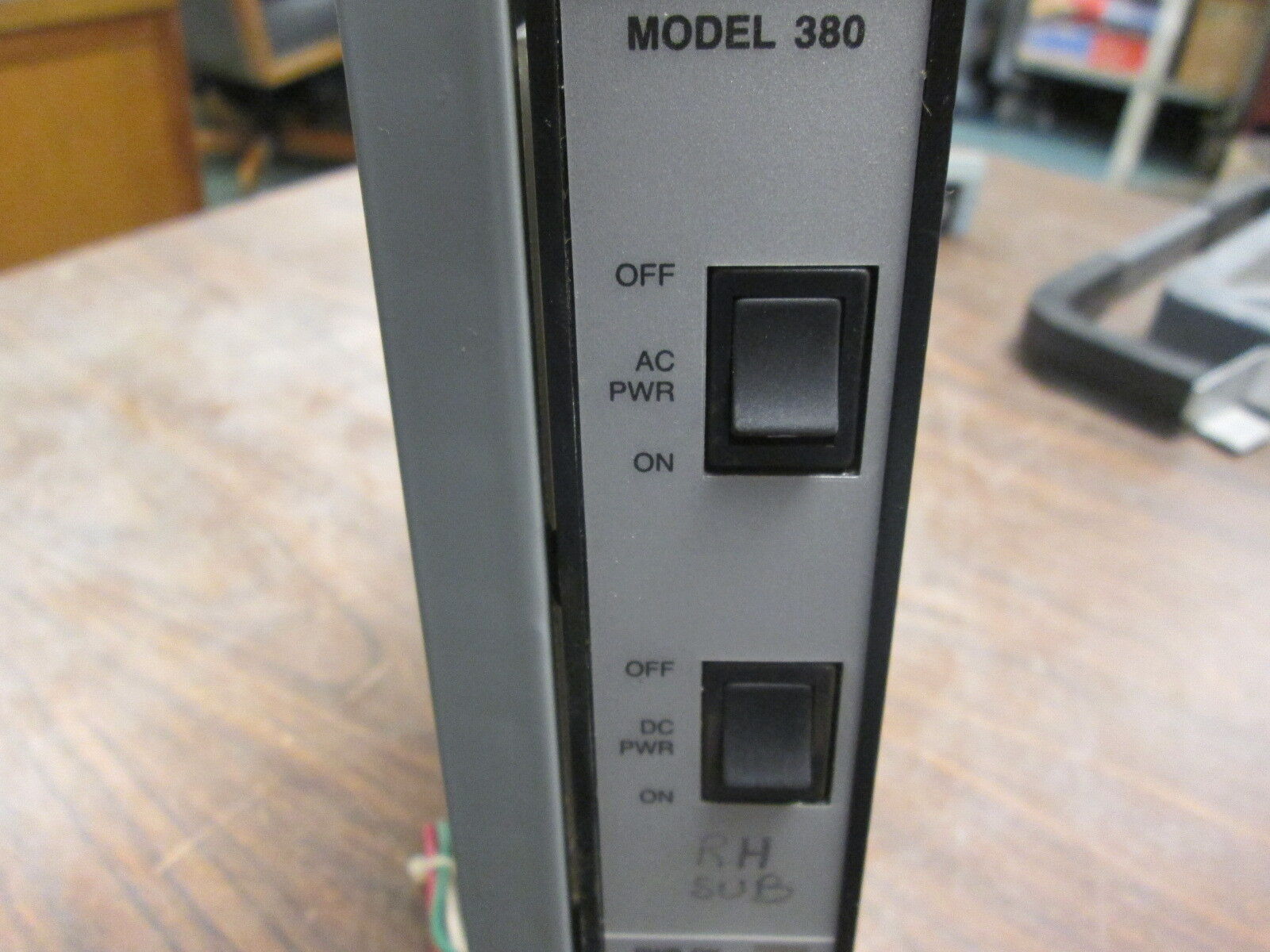 Gould Model PC-0984-380 Programmable Controller AS-9507-000 Rev J 120/220V Used