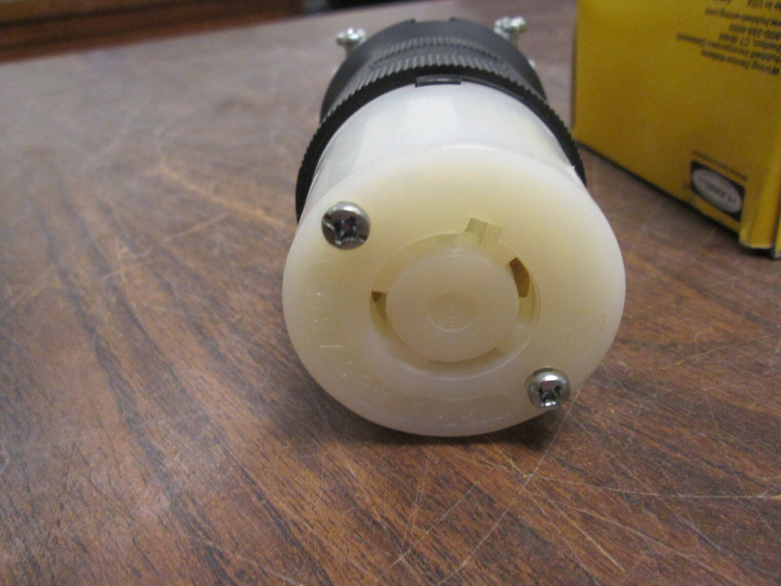 Hubbell Connector HBL2433 20A 480V 3Ph 4W 3P New Surplus