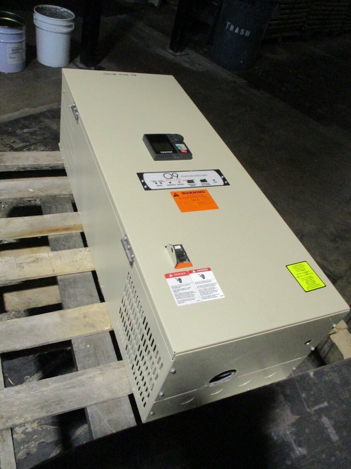 Toshiba Q9 Plus AC Drive Q9-4330IER3 30HP 3Ph w/ Keypad Used
