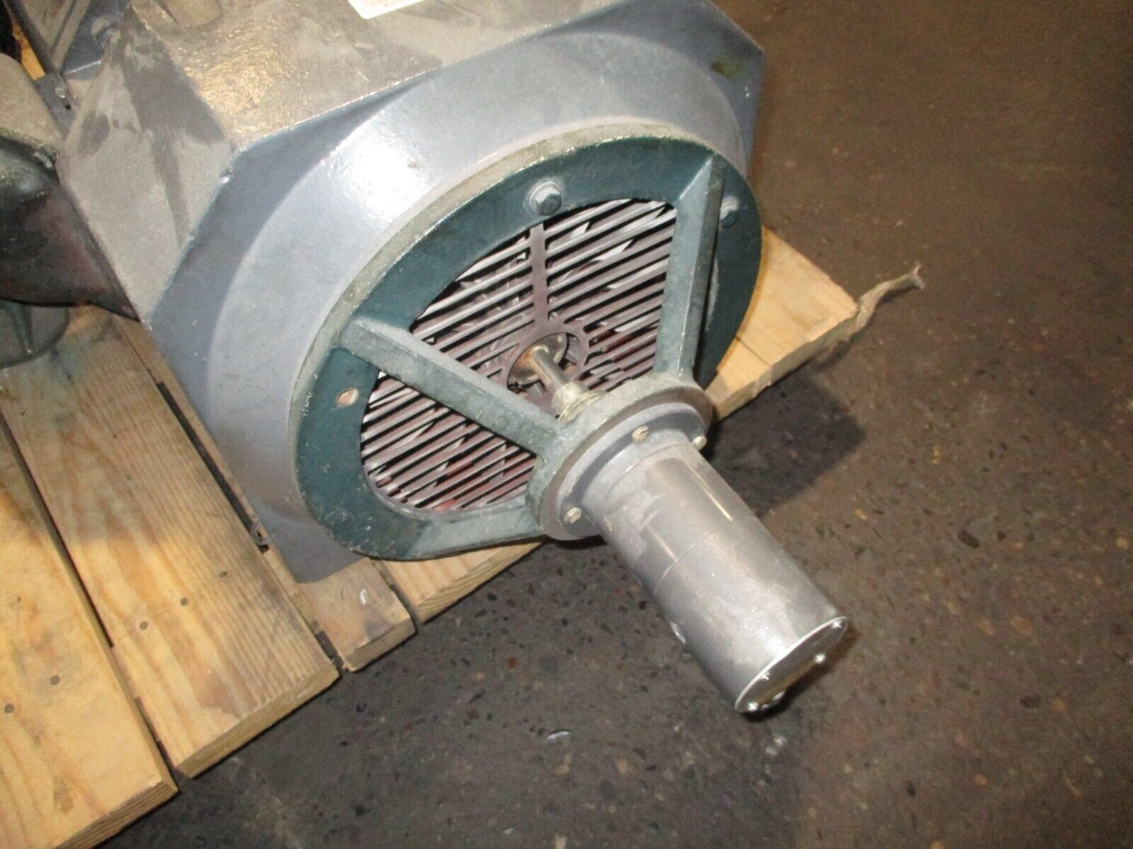 Reliance DC Motor 40HP 1800 500V 65A Used
