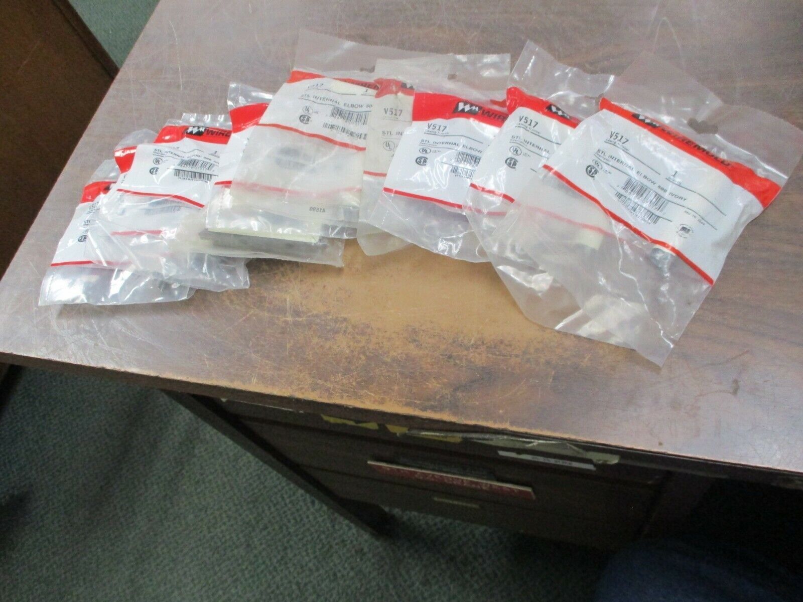 Wiremold Internal Elbow V517 Ivory *Lot of 10* New Surplus